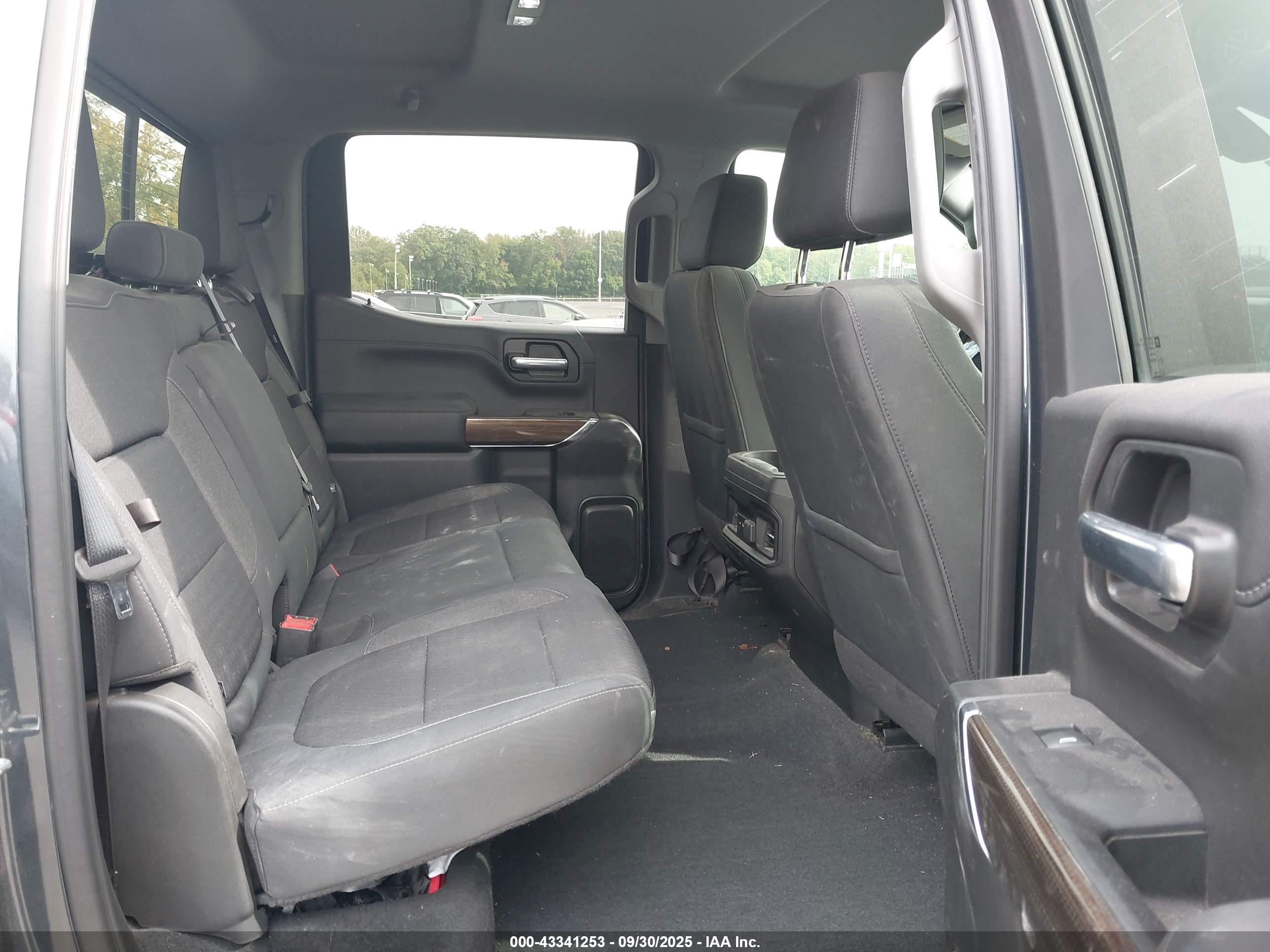 CHEVROLET SILVERADO image 8