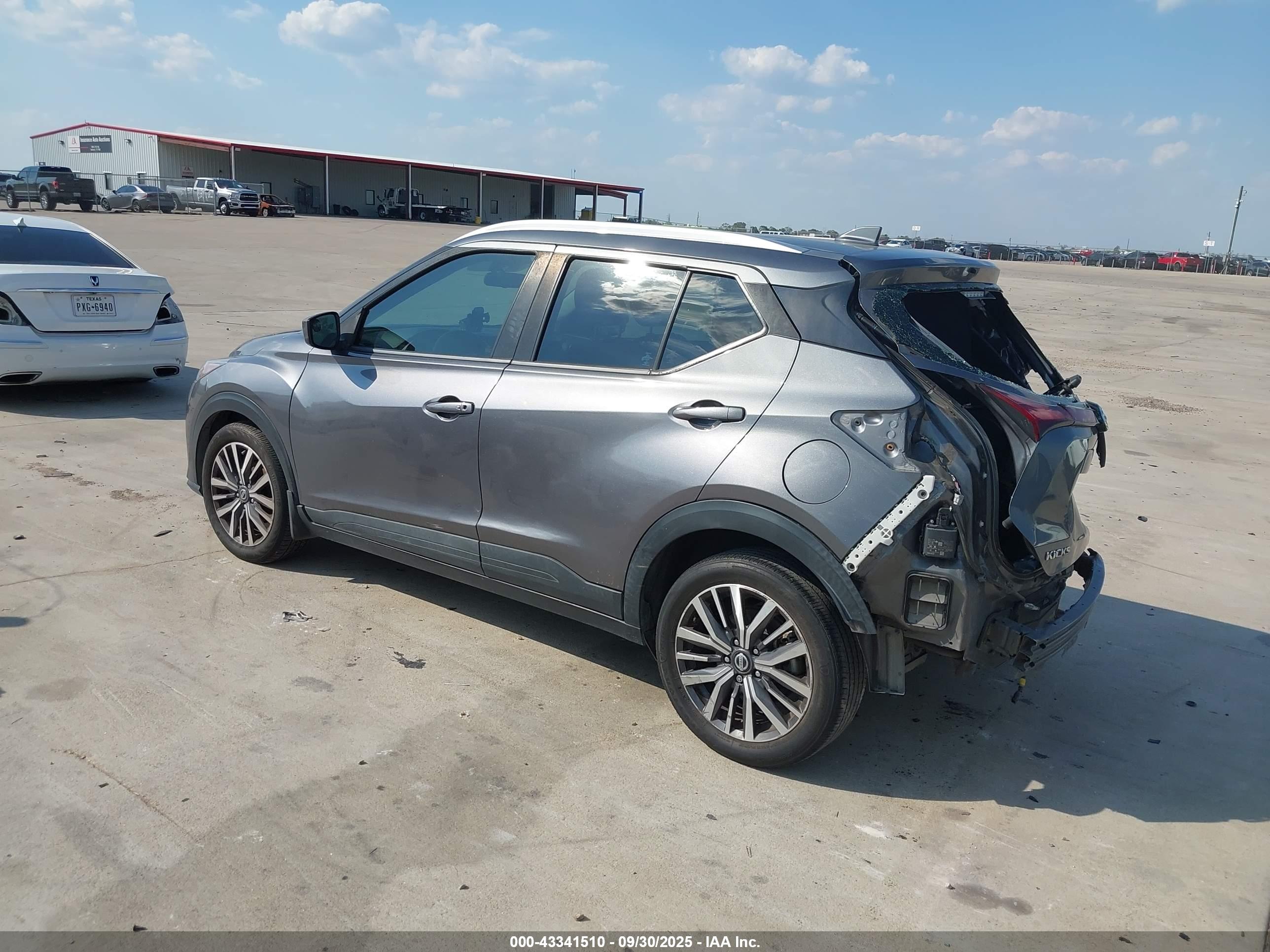 NISSAN KICKS image 3