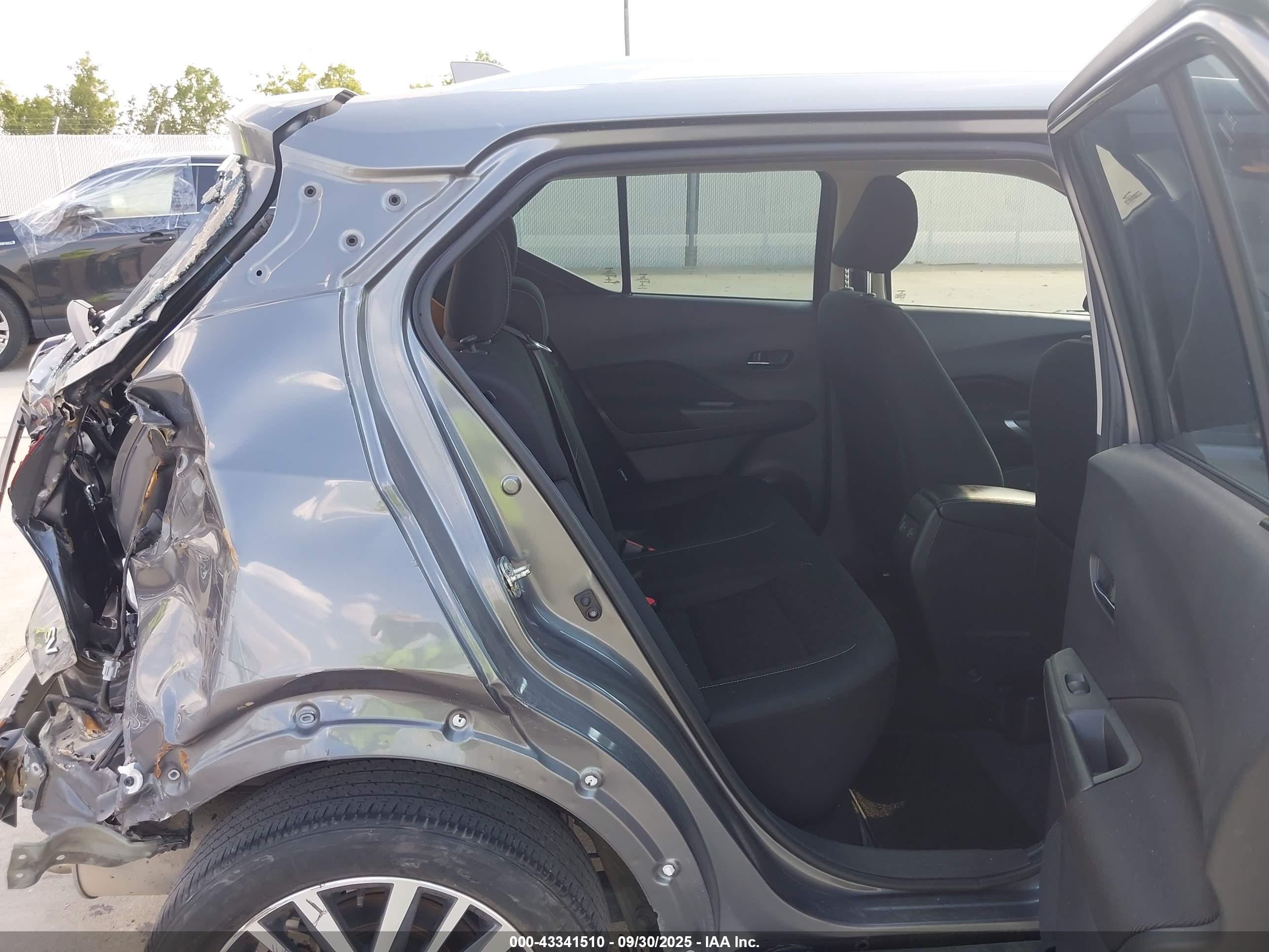 NISSAN KICKS image 8
