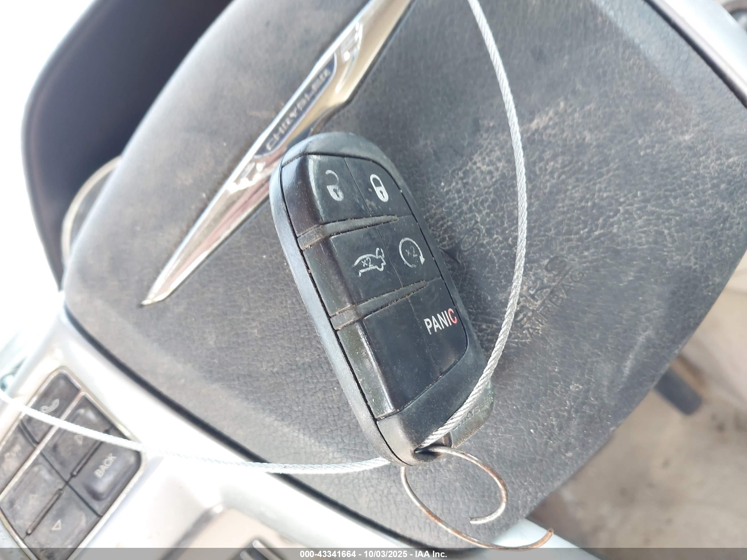 CHRYSLER 300 image 11