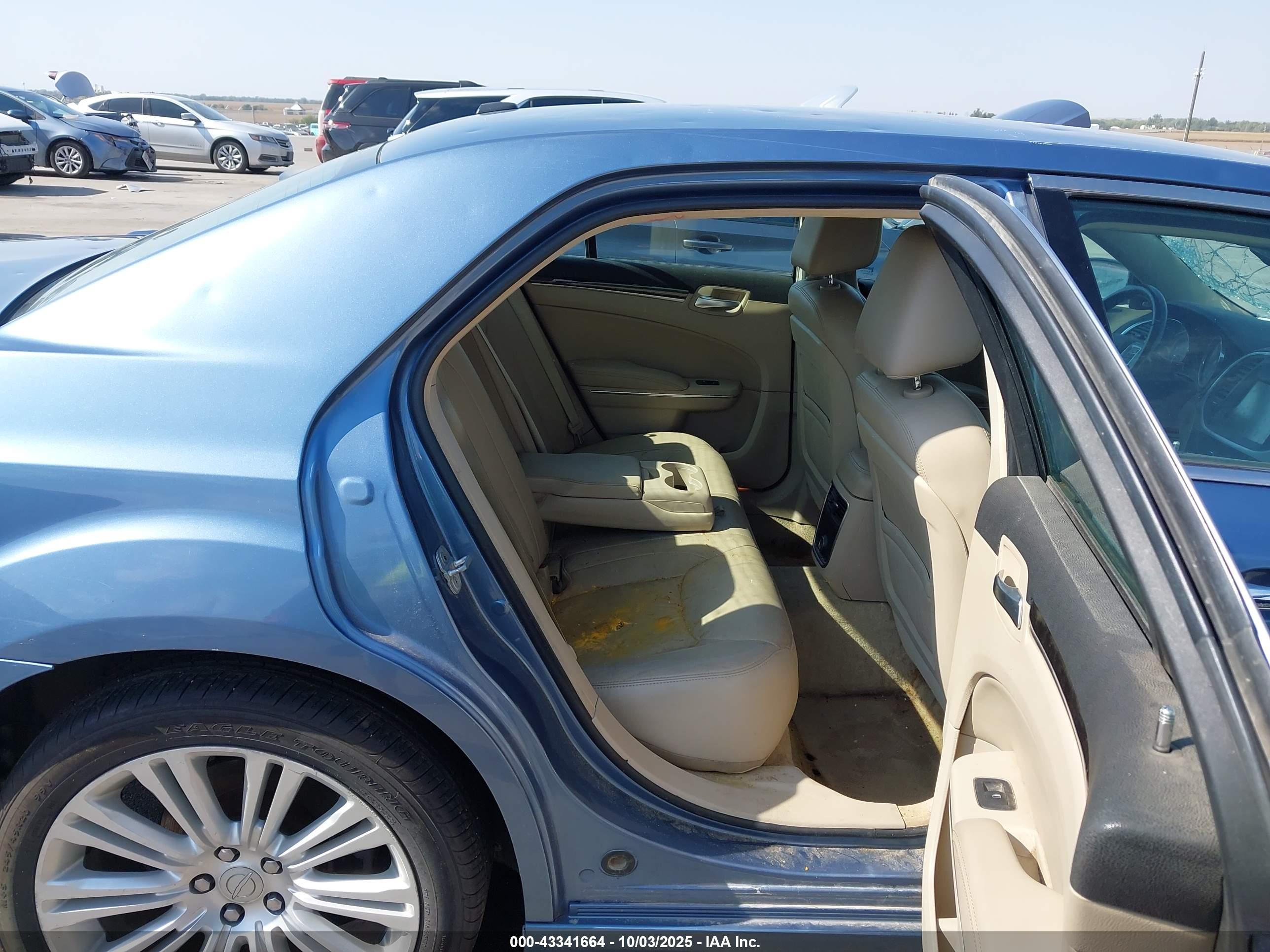 CHRYSLER 300 image 8