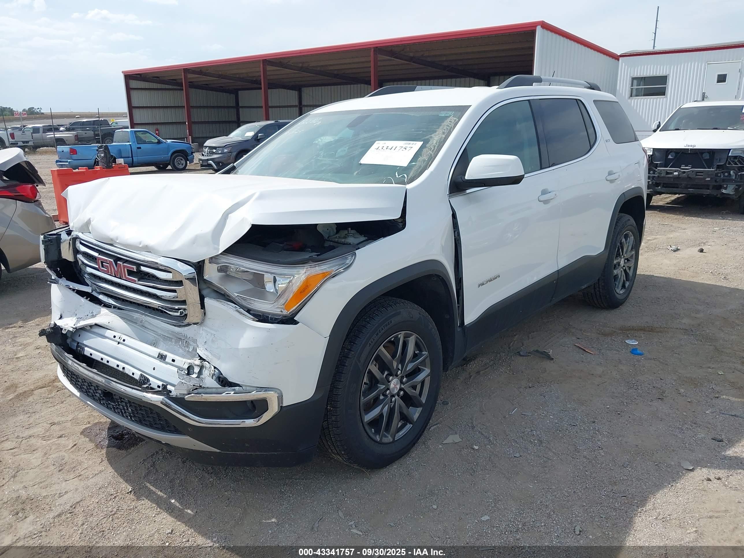 GMC ACADIA image 2