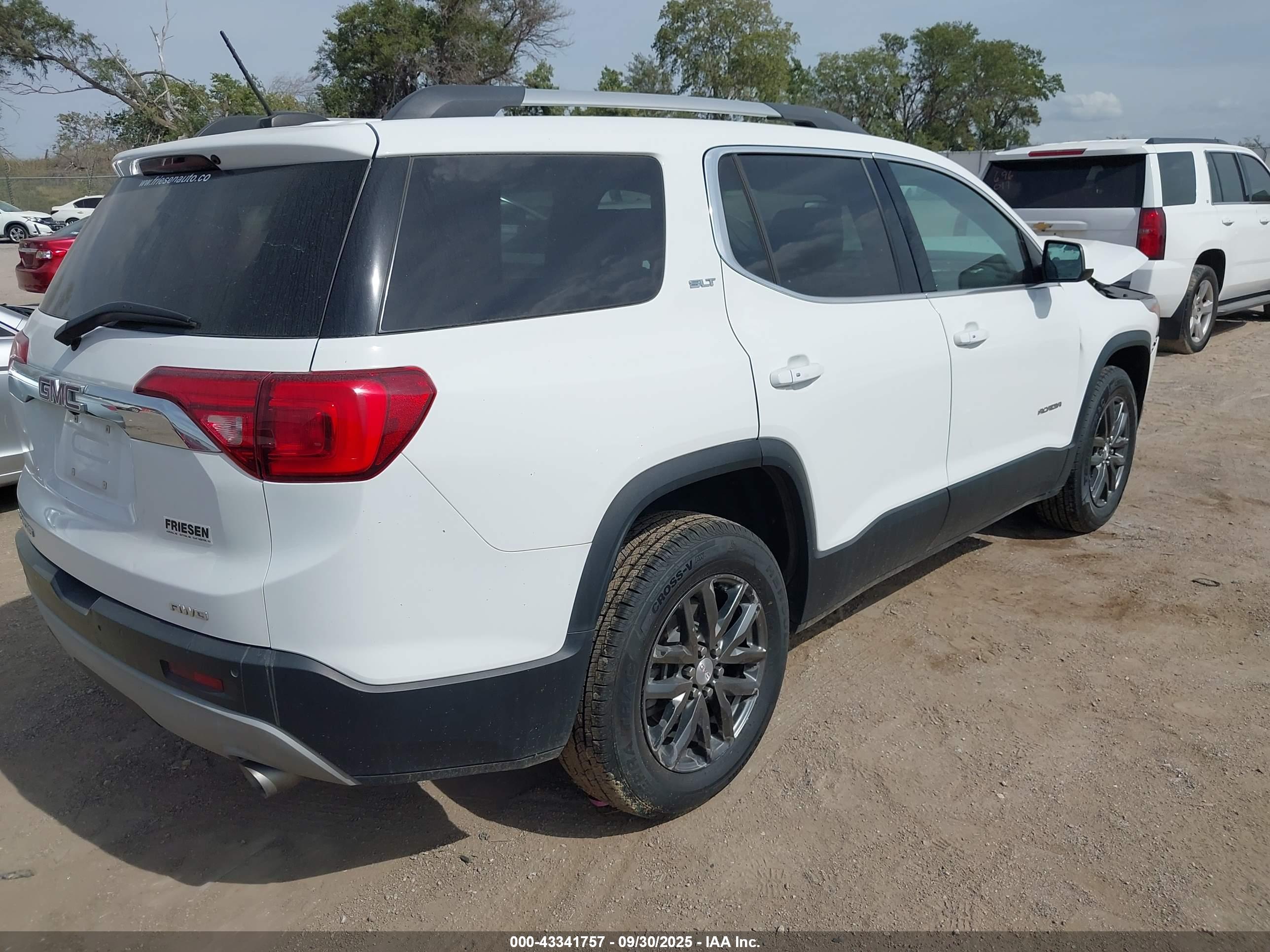 GMC ACADIA image 4