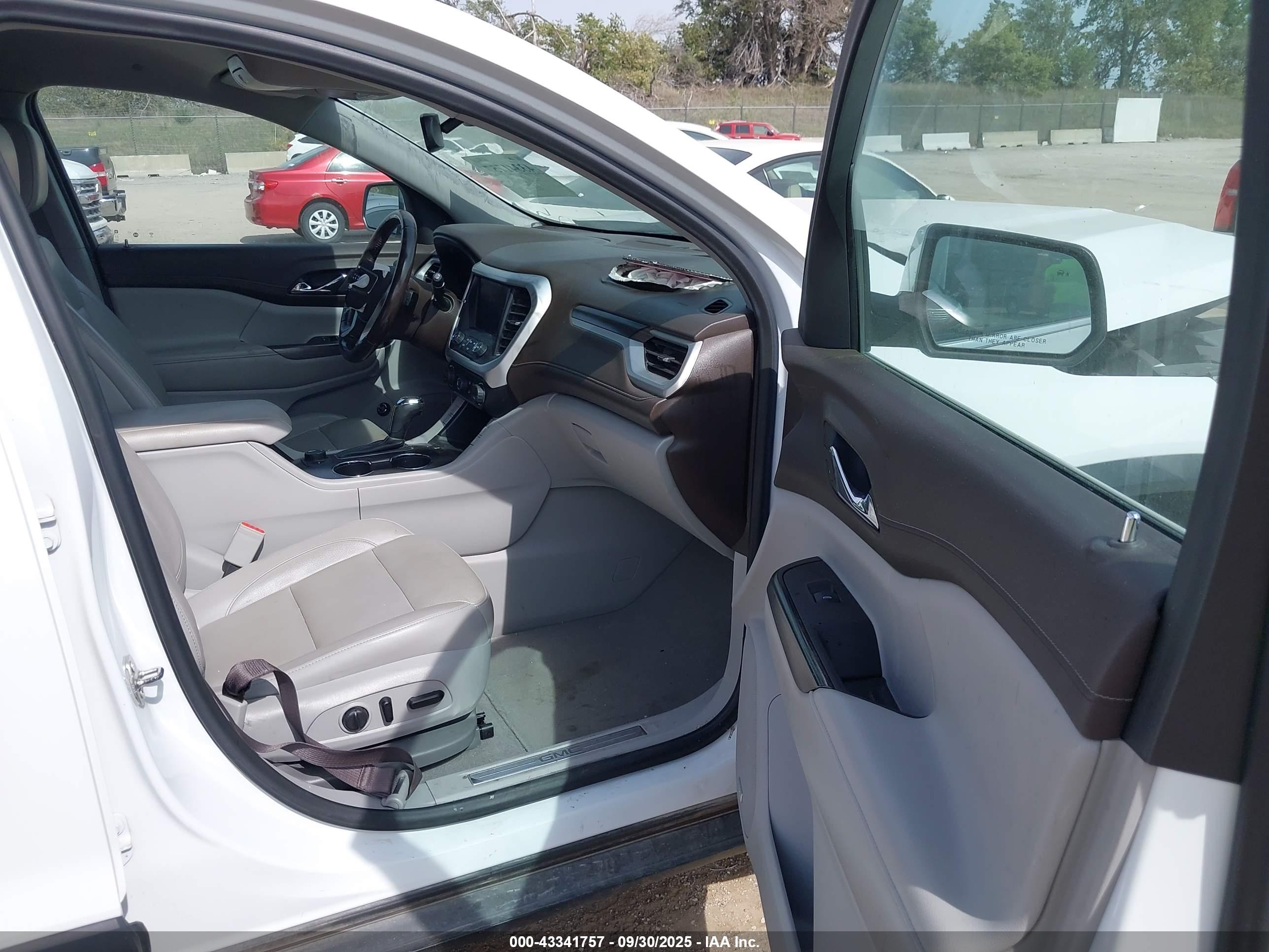 GMC ACADIA image 5