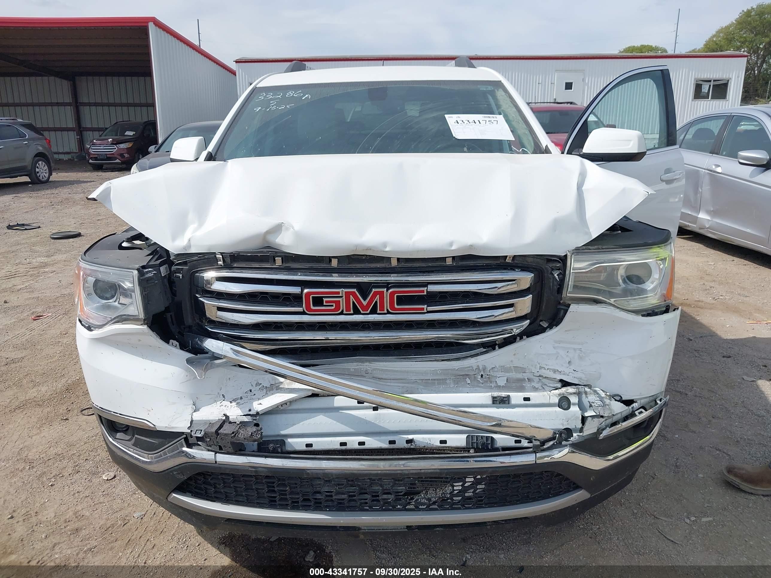 GMC ACADIA image 6