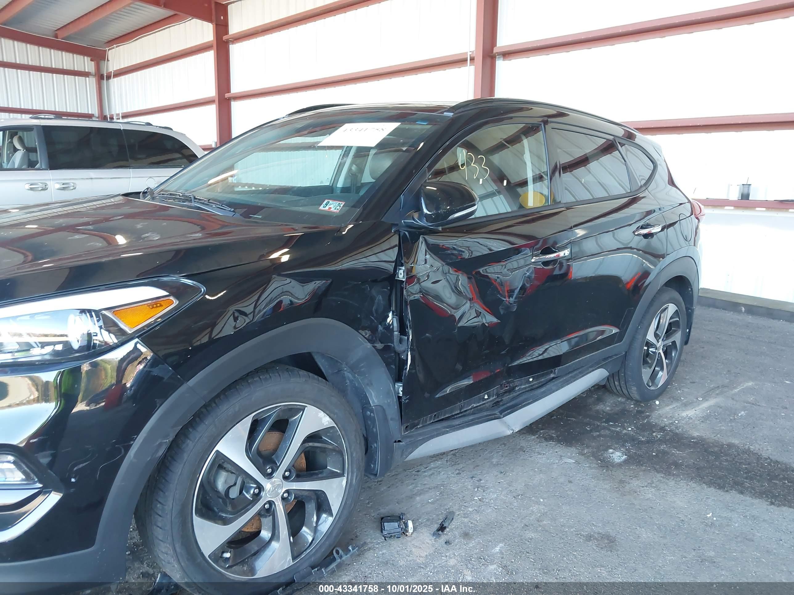 HYUNDAI TUCSON image 6