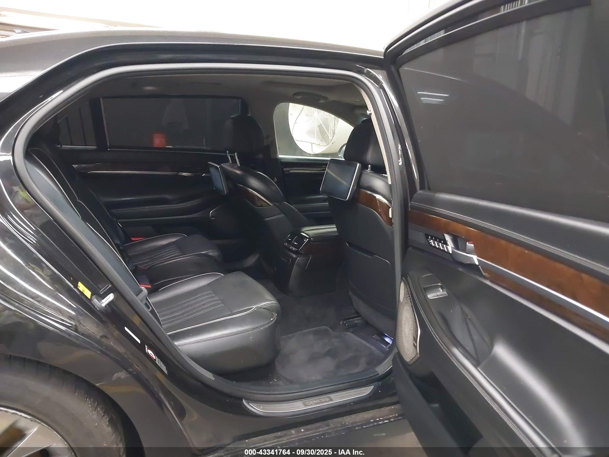 GENESIS G90 image 8