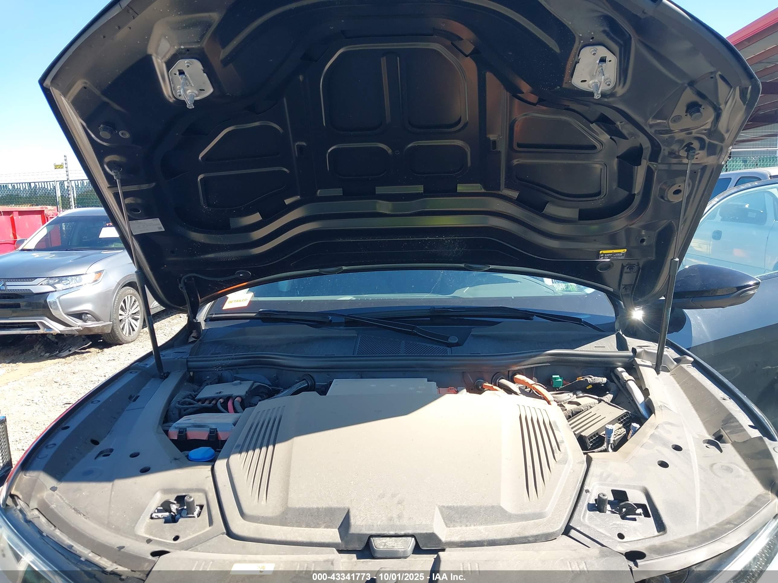 AUDI Q8 image 10