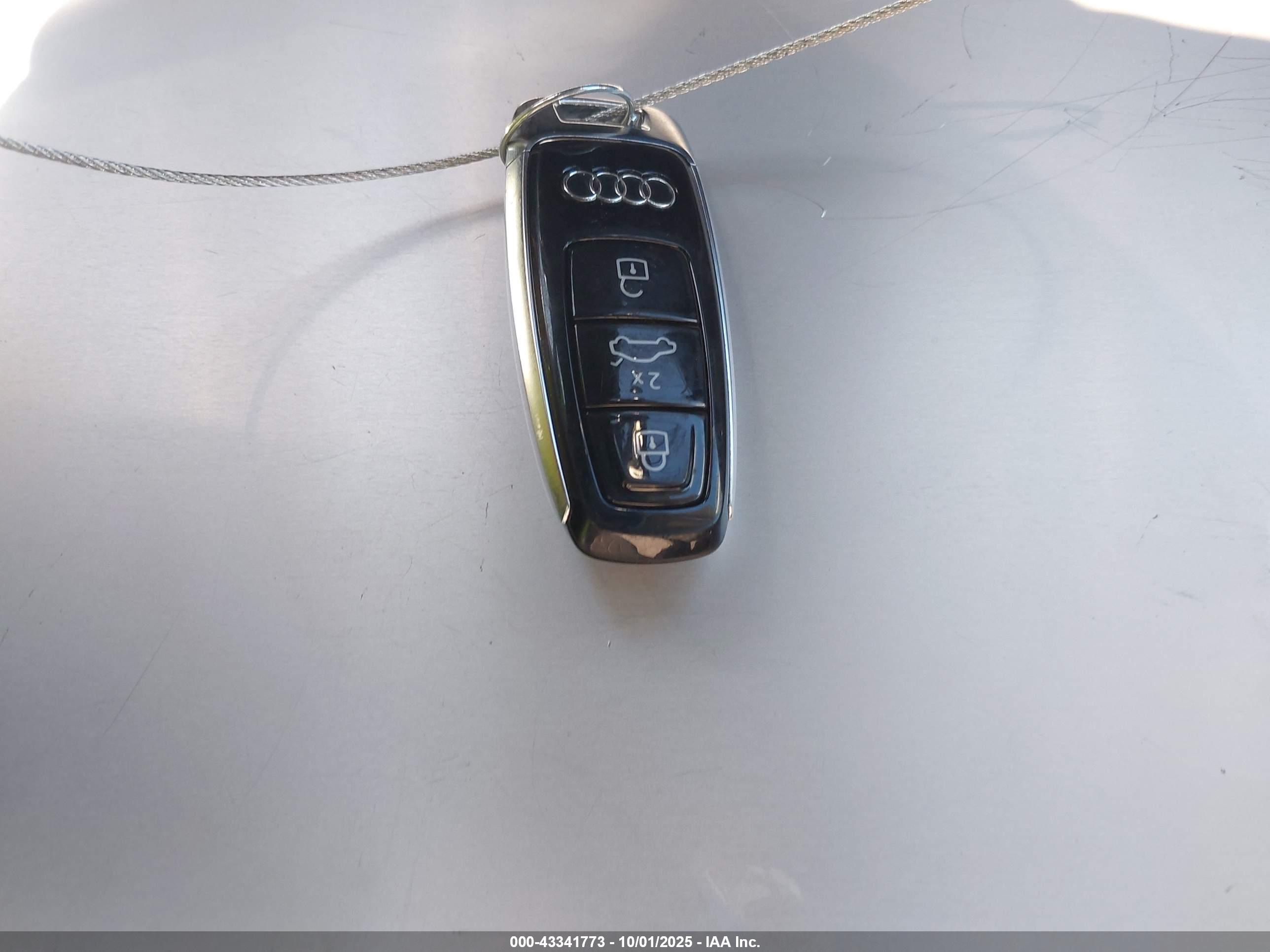 AUDI Q8 image 11