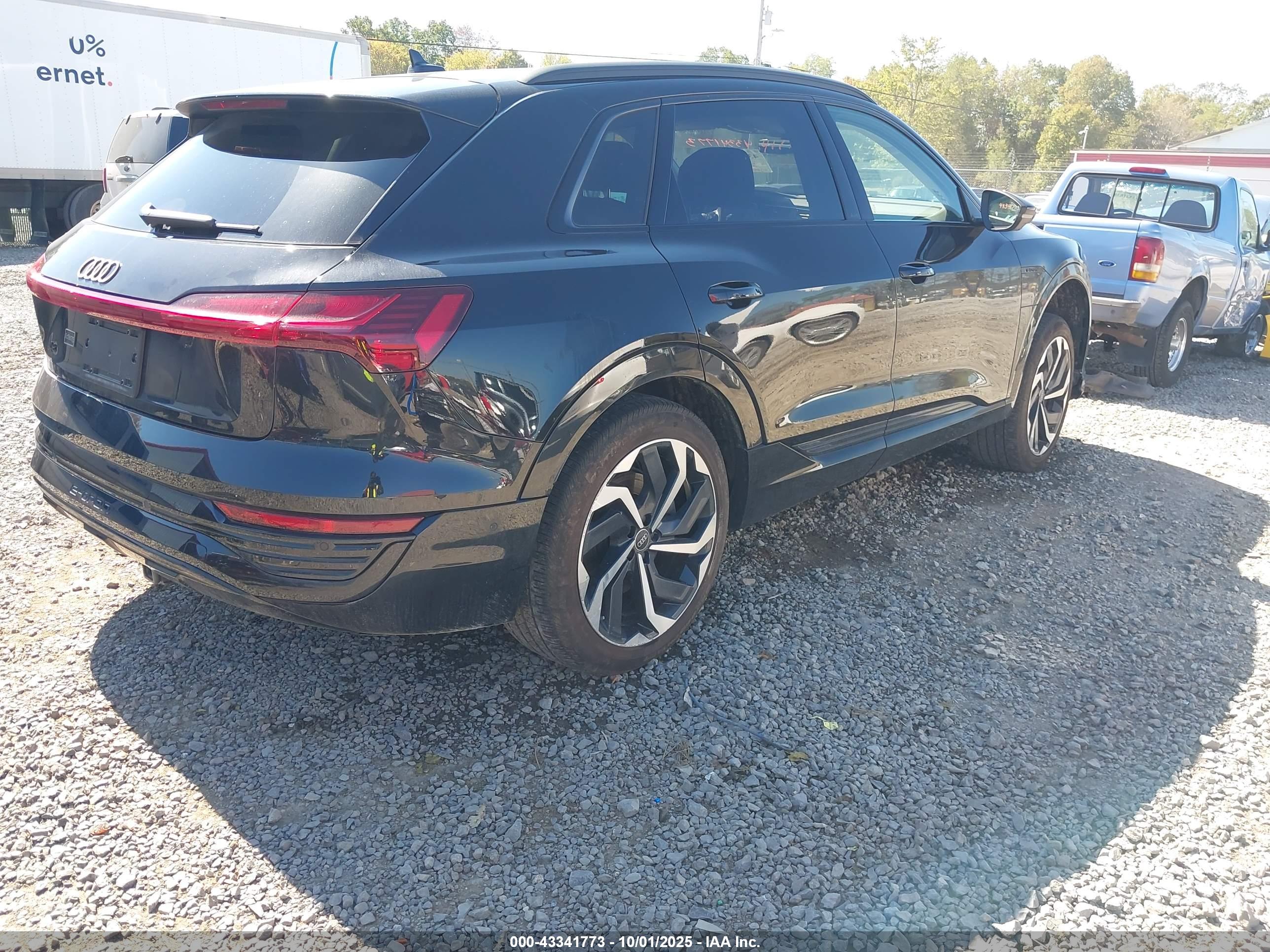 AUDI Q8 image 4