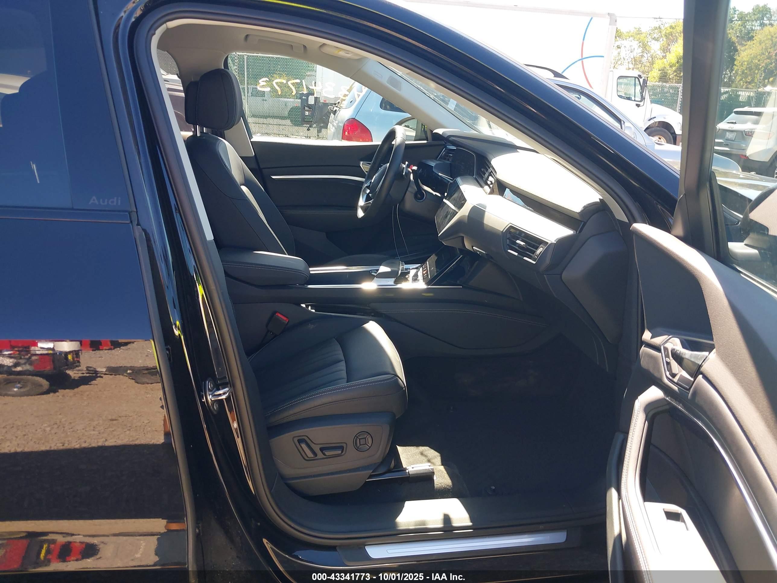 AUDI Q8 image 5