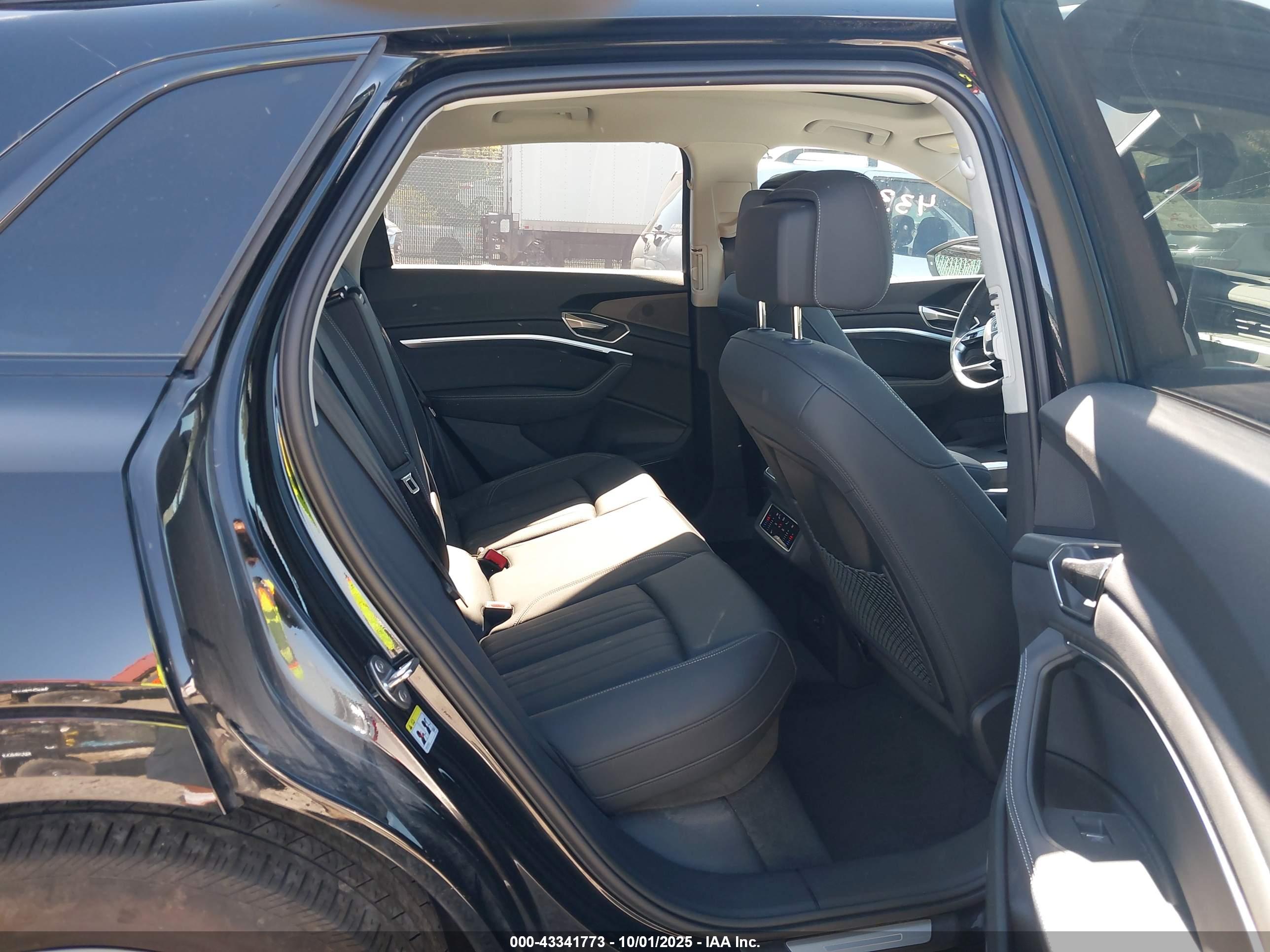 AUDI Q8 image 8