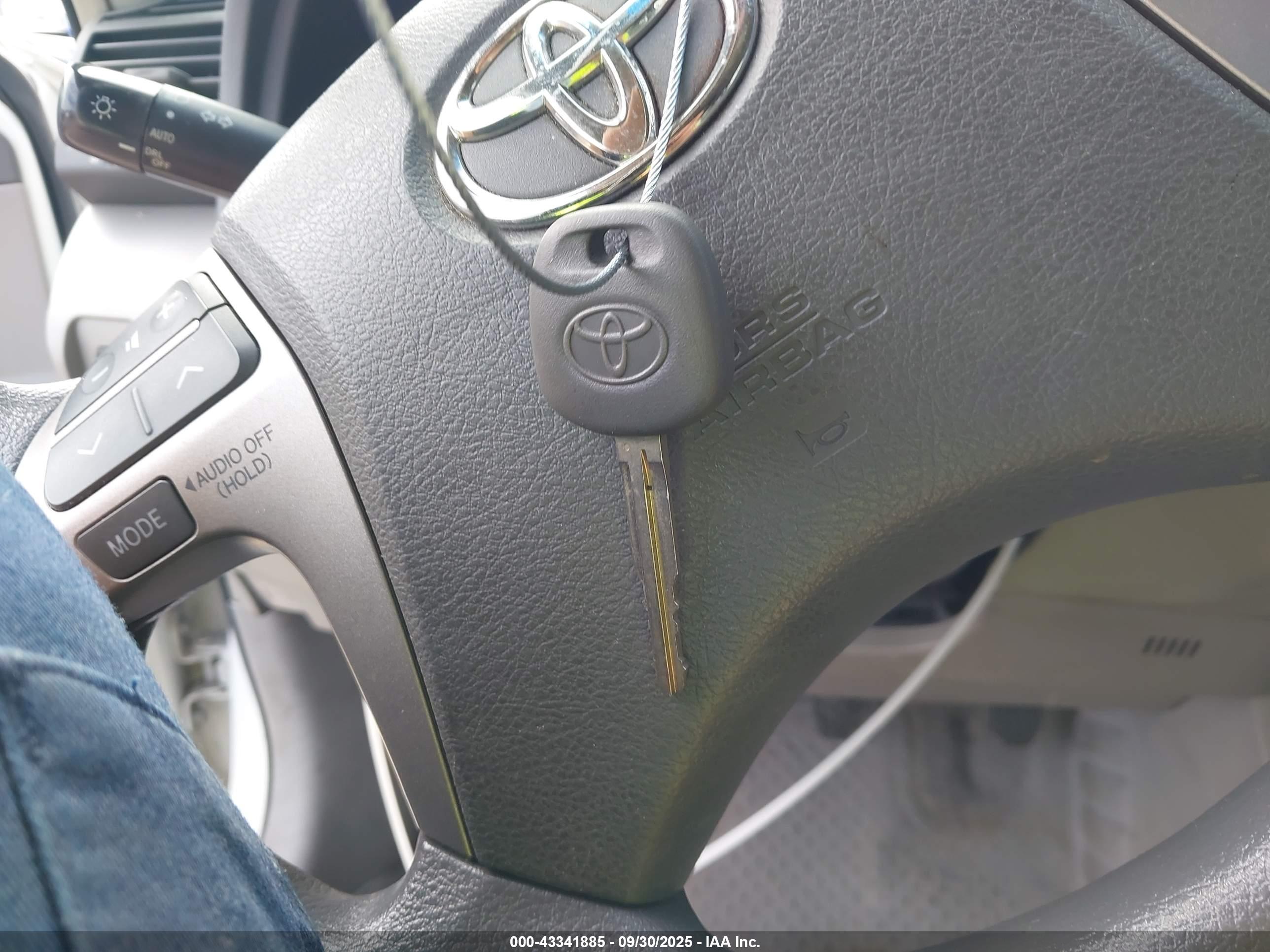 TOYOTA CAMRY image 11