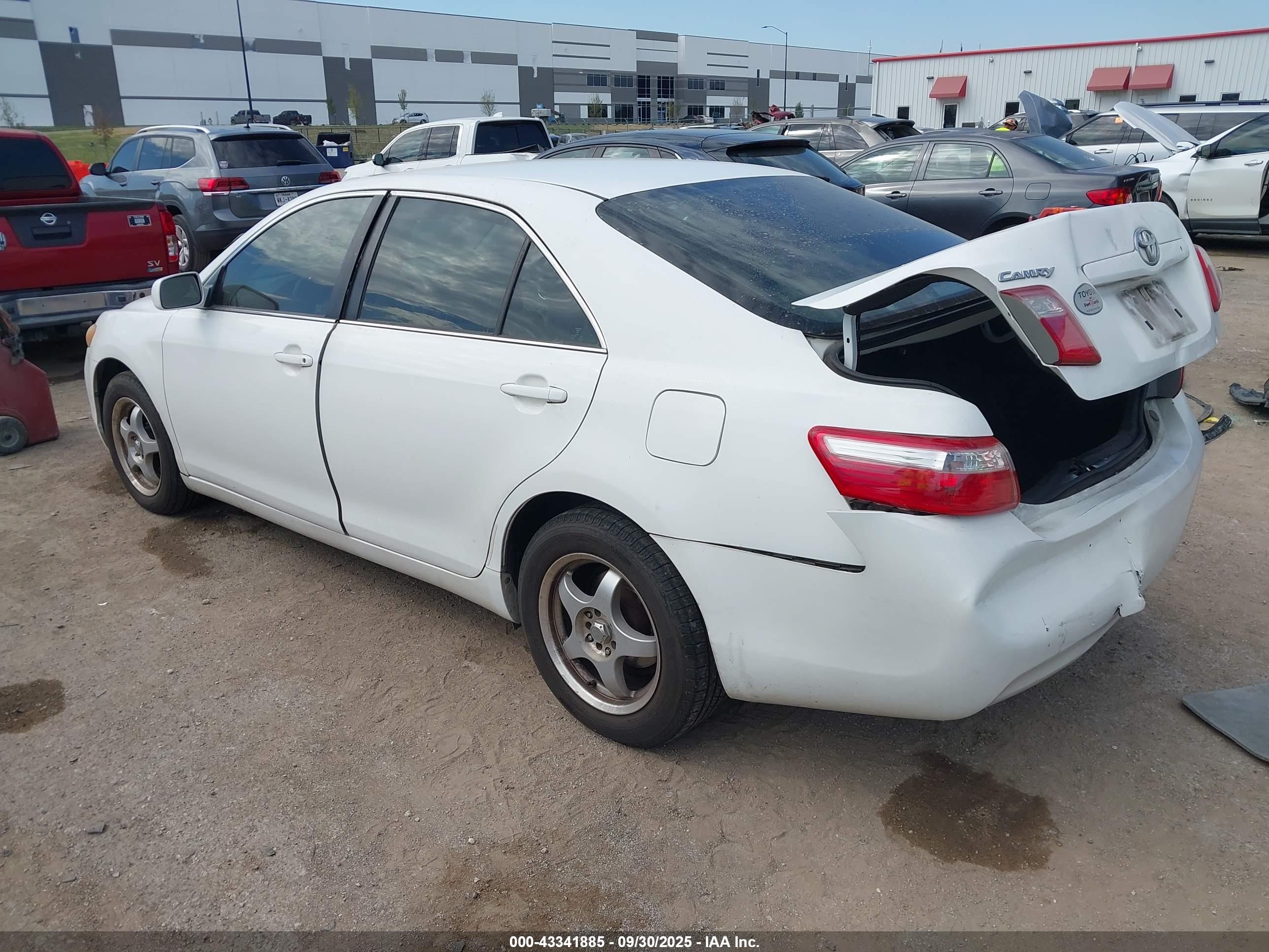 TOYOTA CAMRY image 3