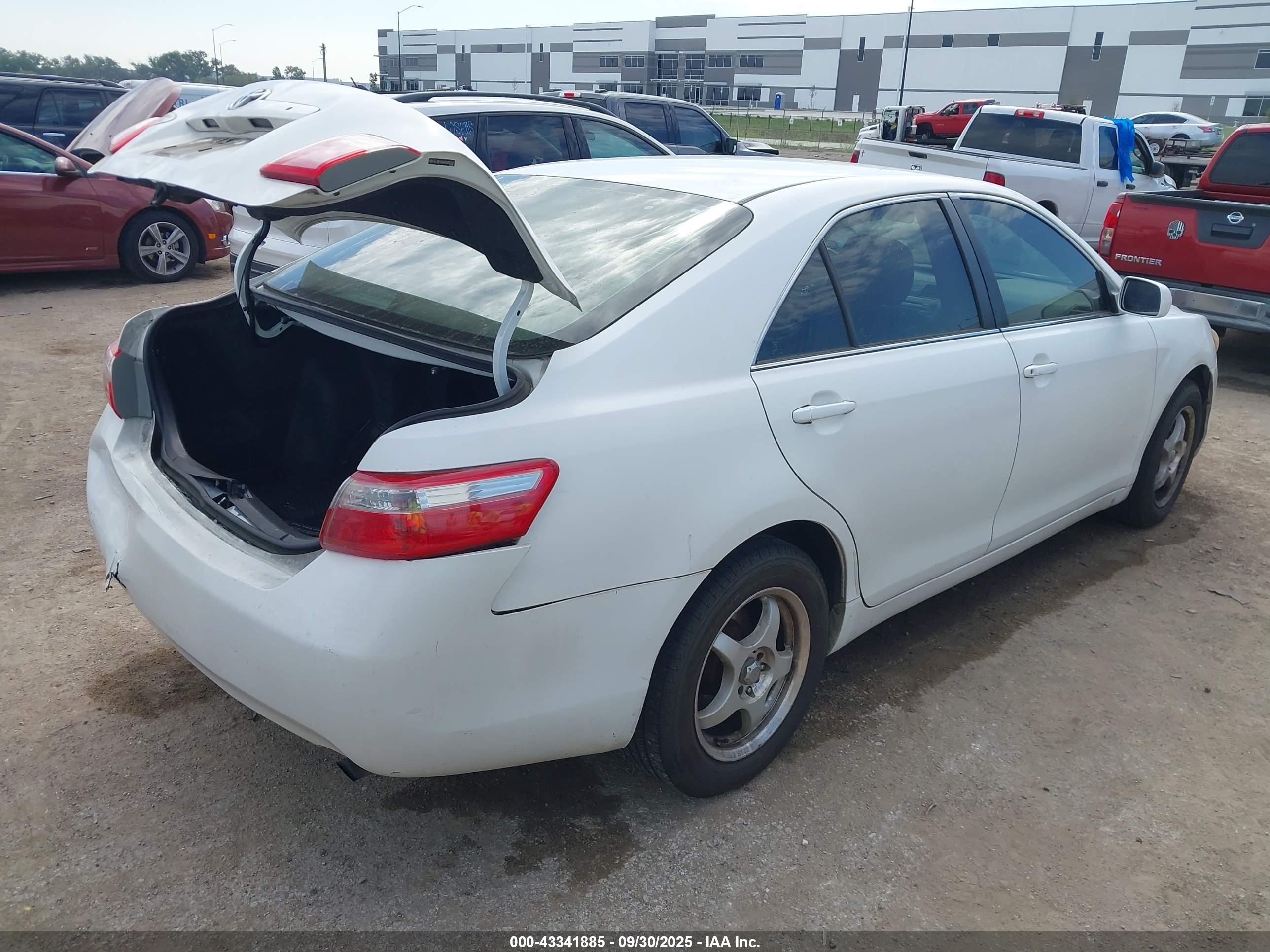 TOYOTA CAMRY image 4