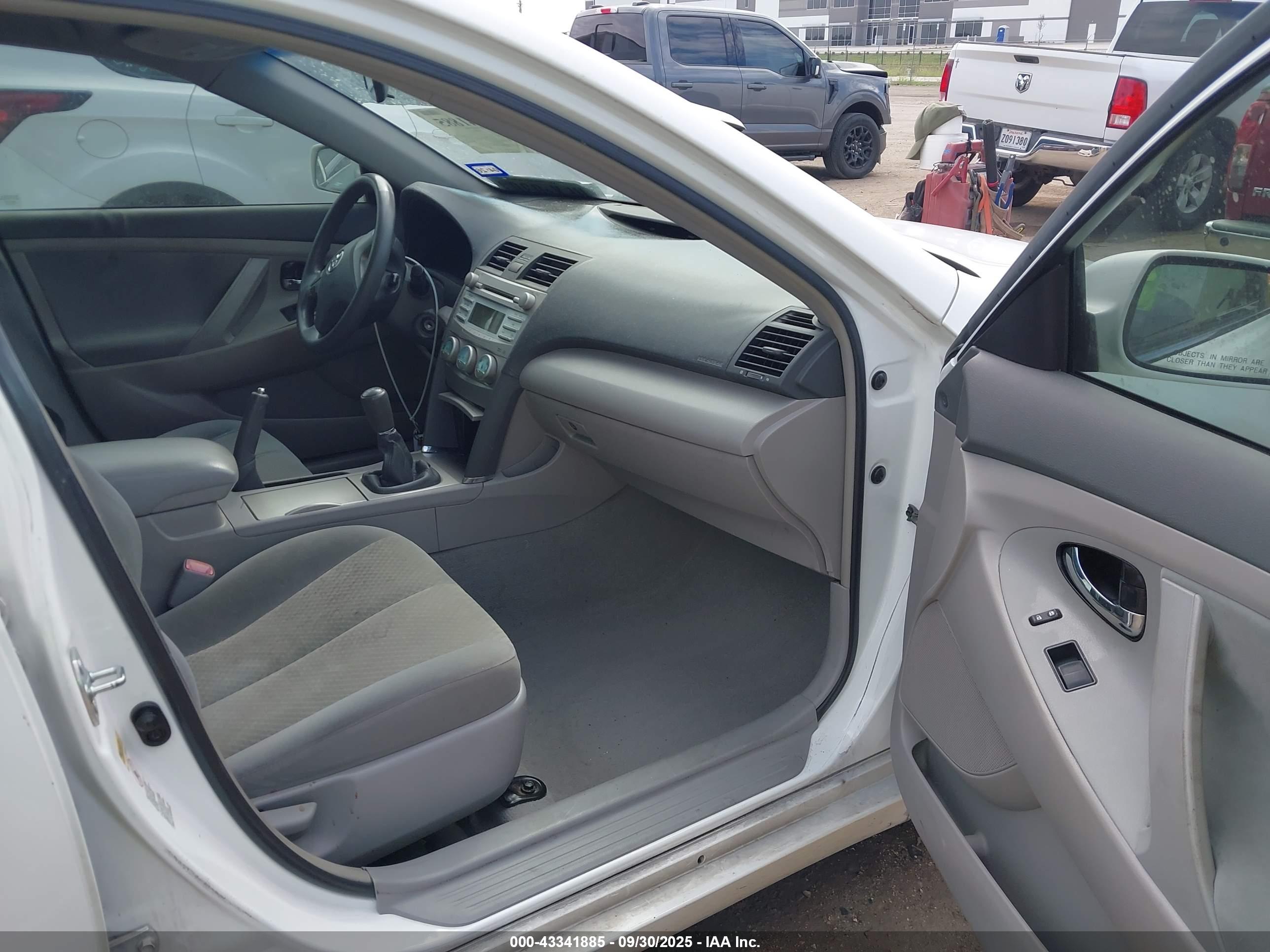 TOYOTA CAMRY image 5