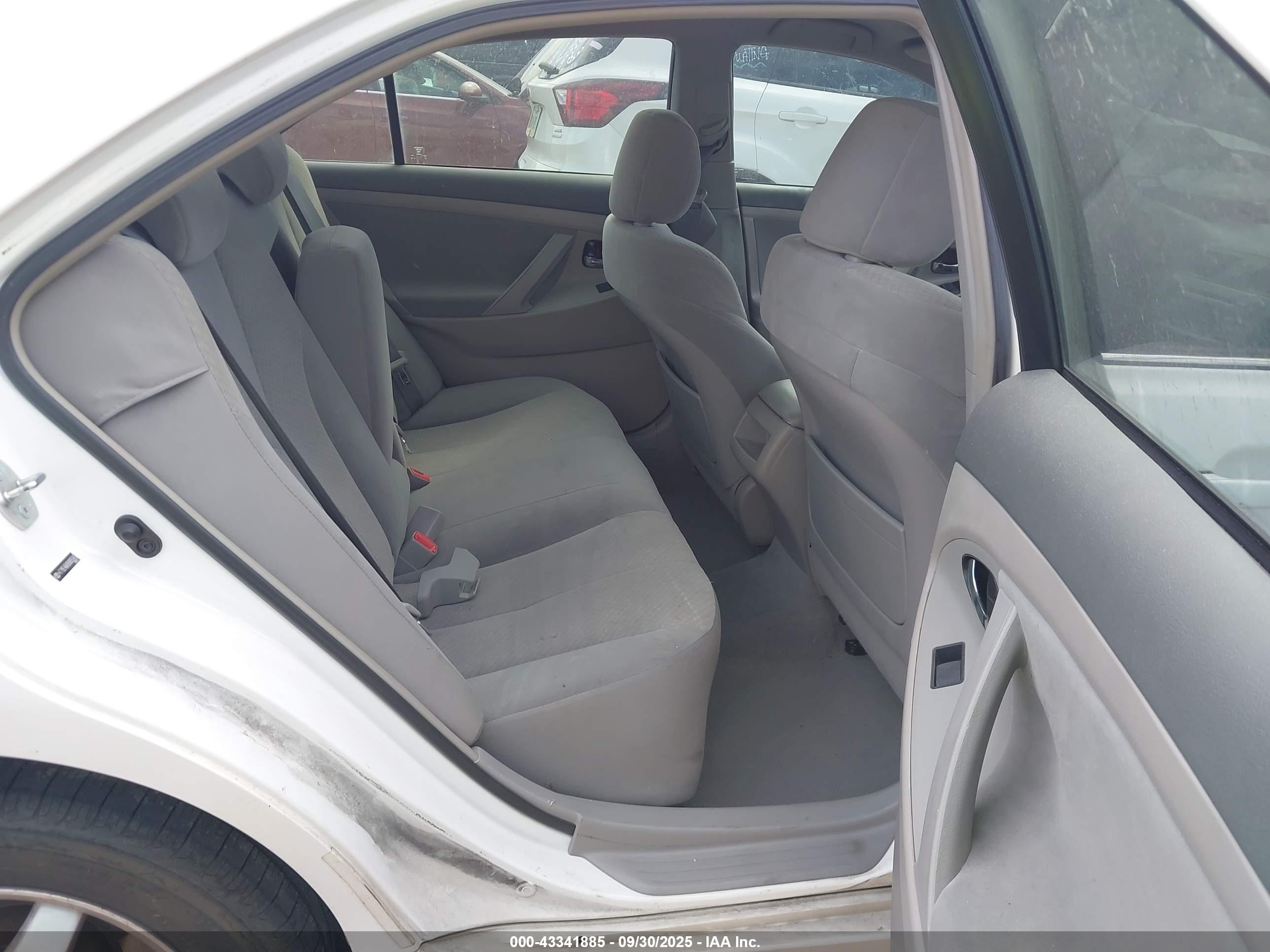 TOYOTA CAMRY image 8