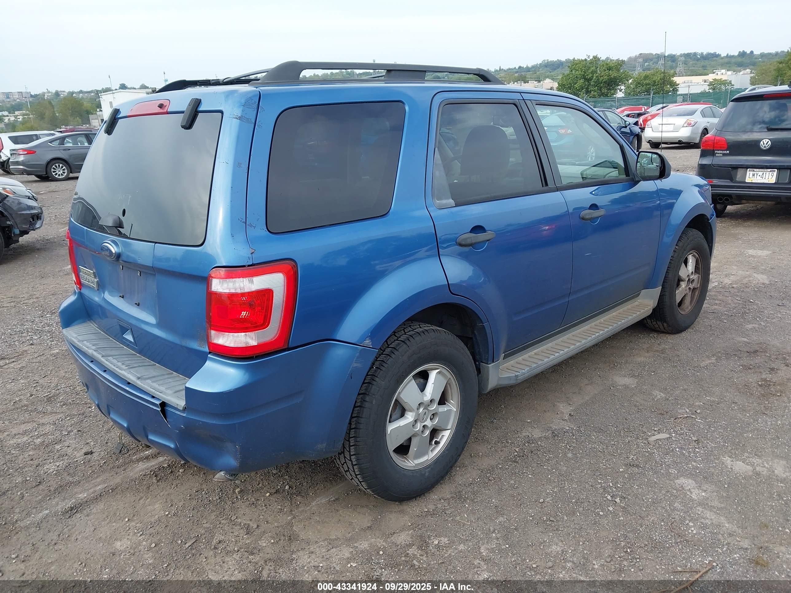 FORD ESCAPE image 4