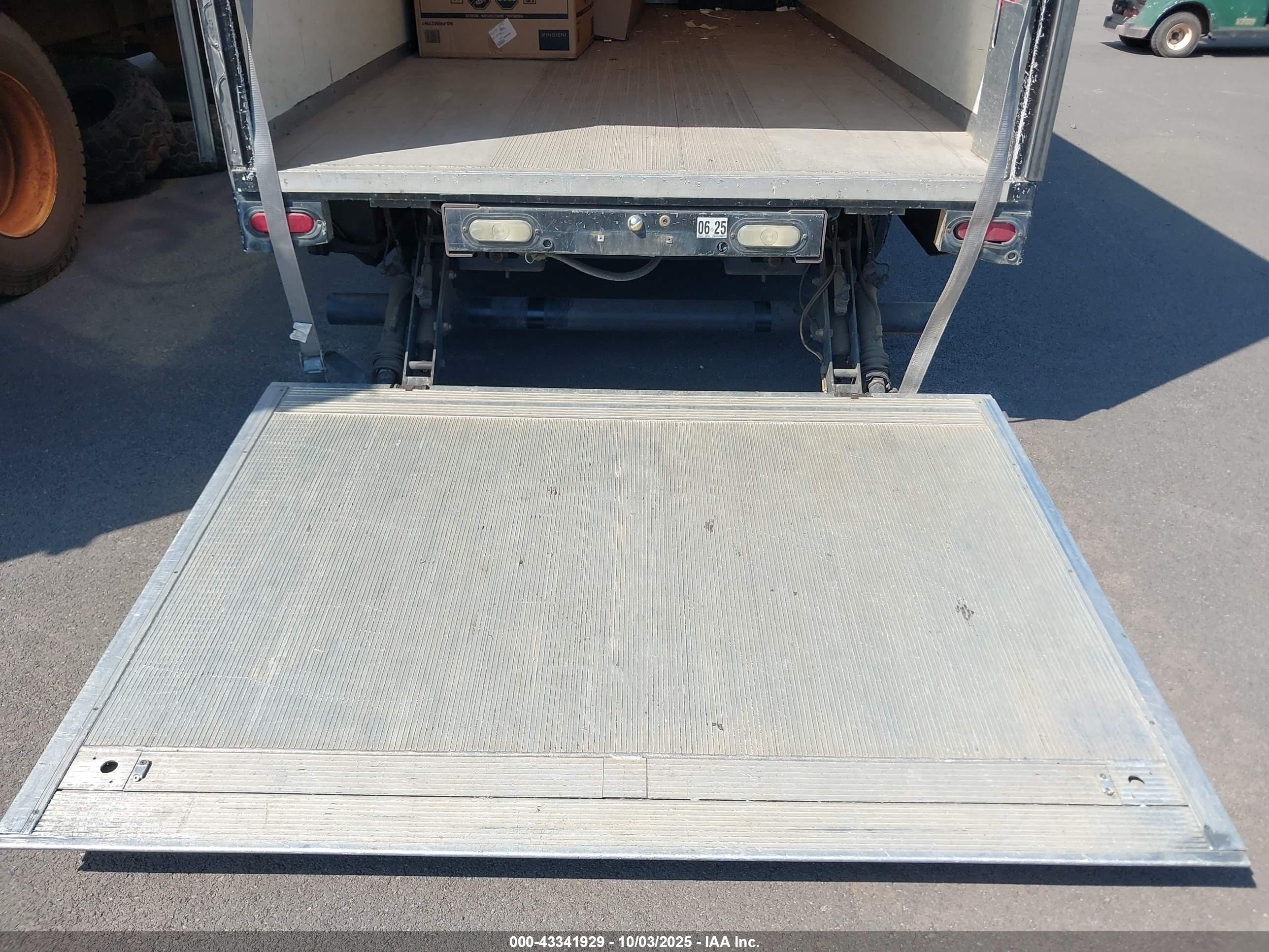FORD TRANSIT-350 image 8