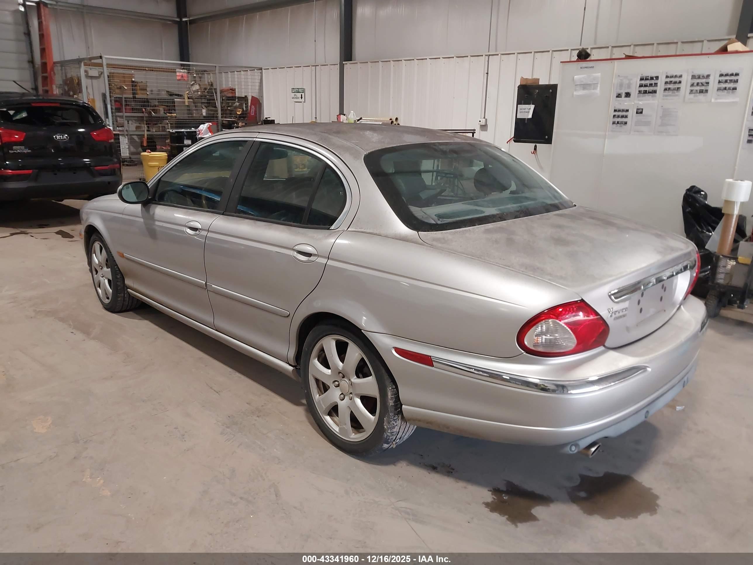 JAGUAR X-TYPE image 3