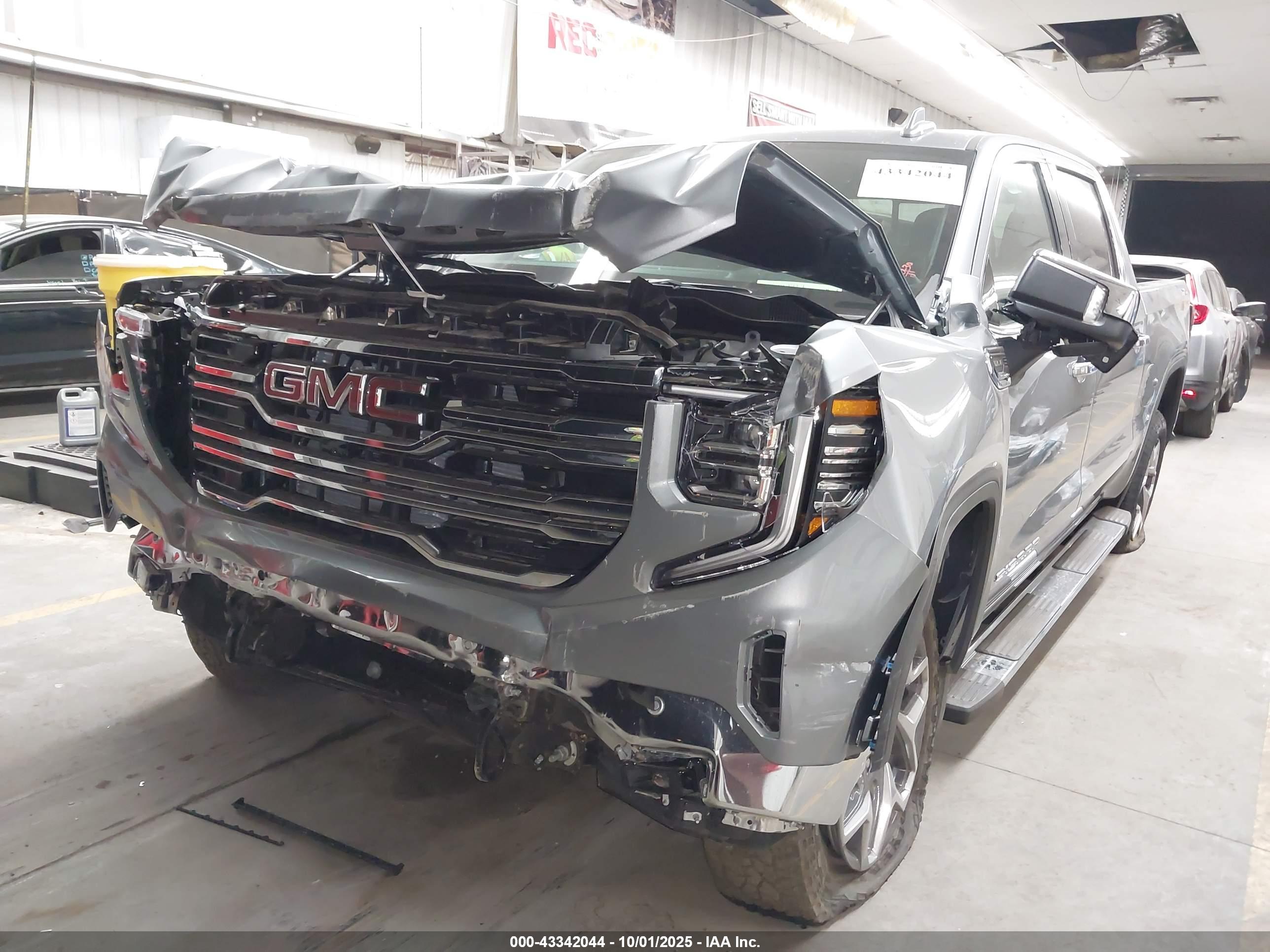 GMC SIERRA image 2