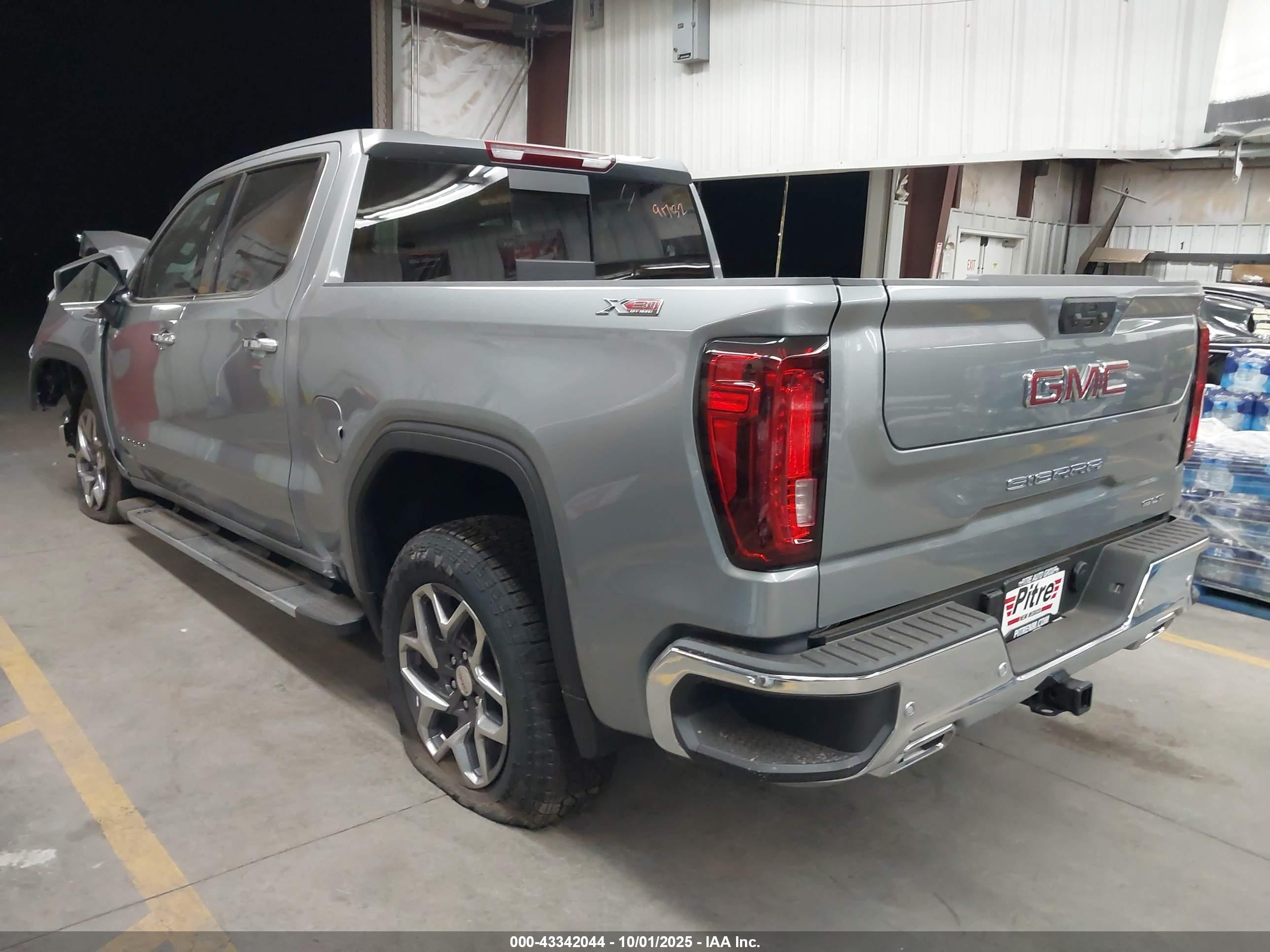 GMC SIERRA image 3