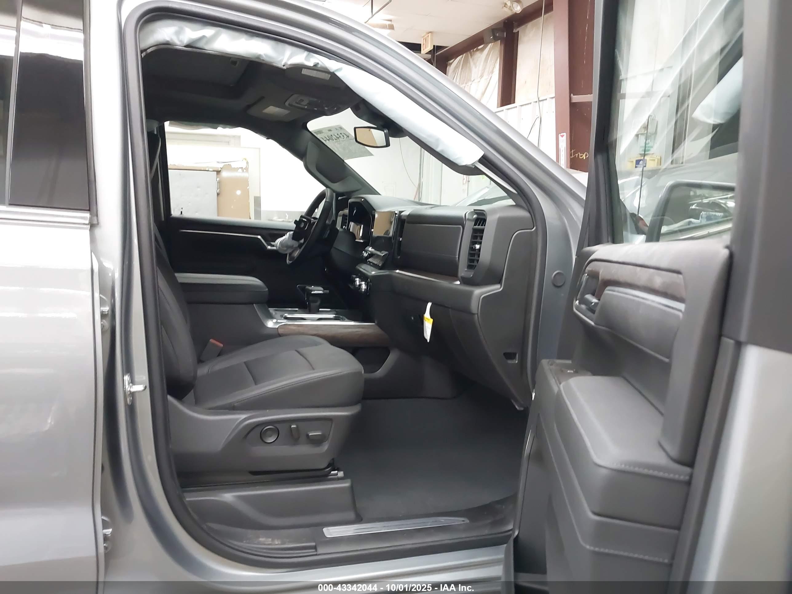 GMC SIERRA image 5