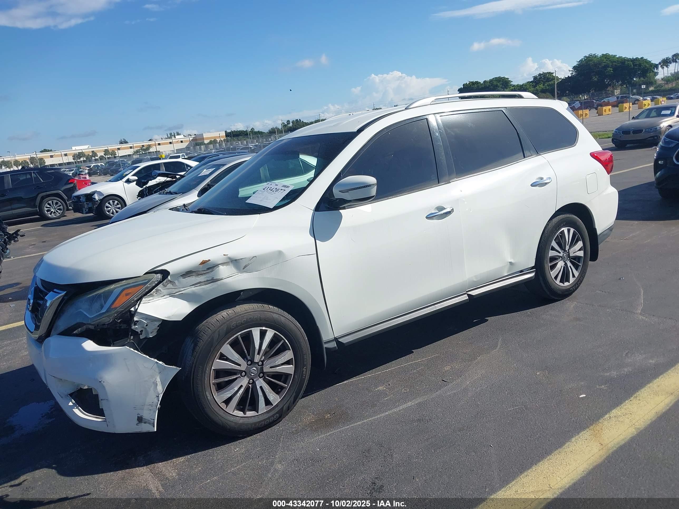 NISSAN PATHFINDER image 2