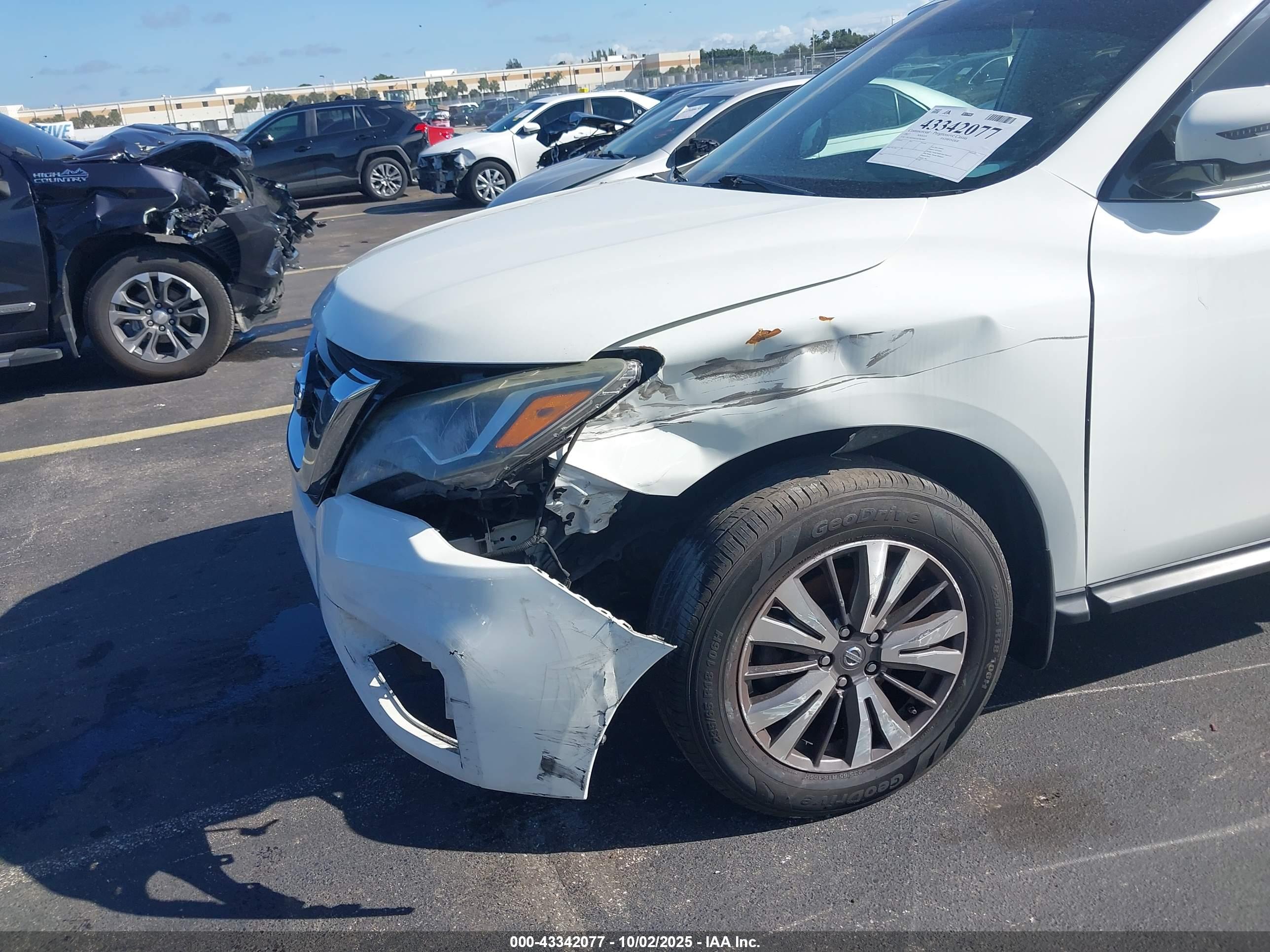 NISSAN PATHFINDER image 6
