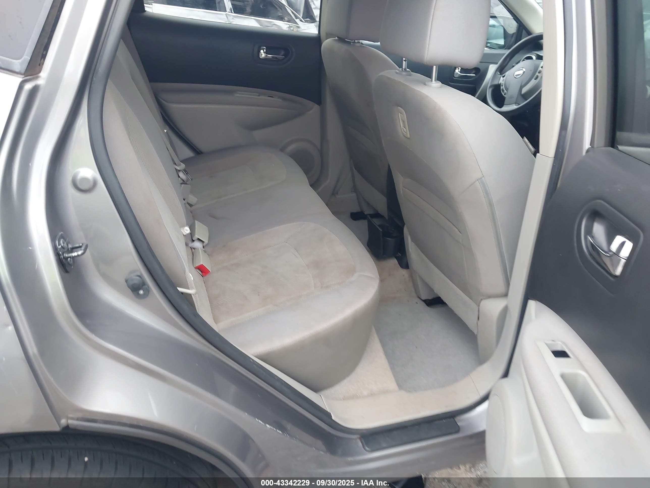NISSAN ROGUE image 8