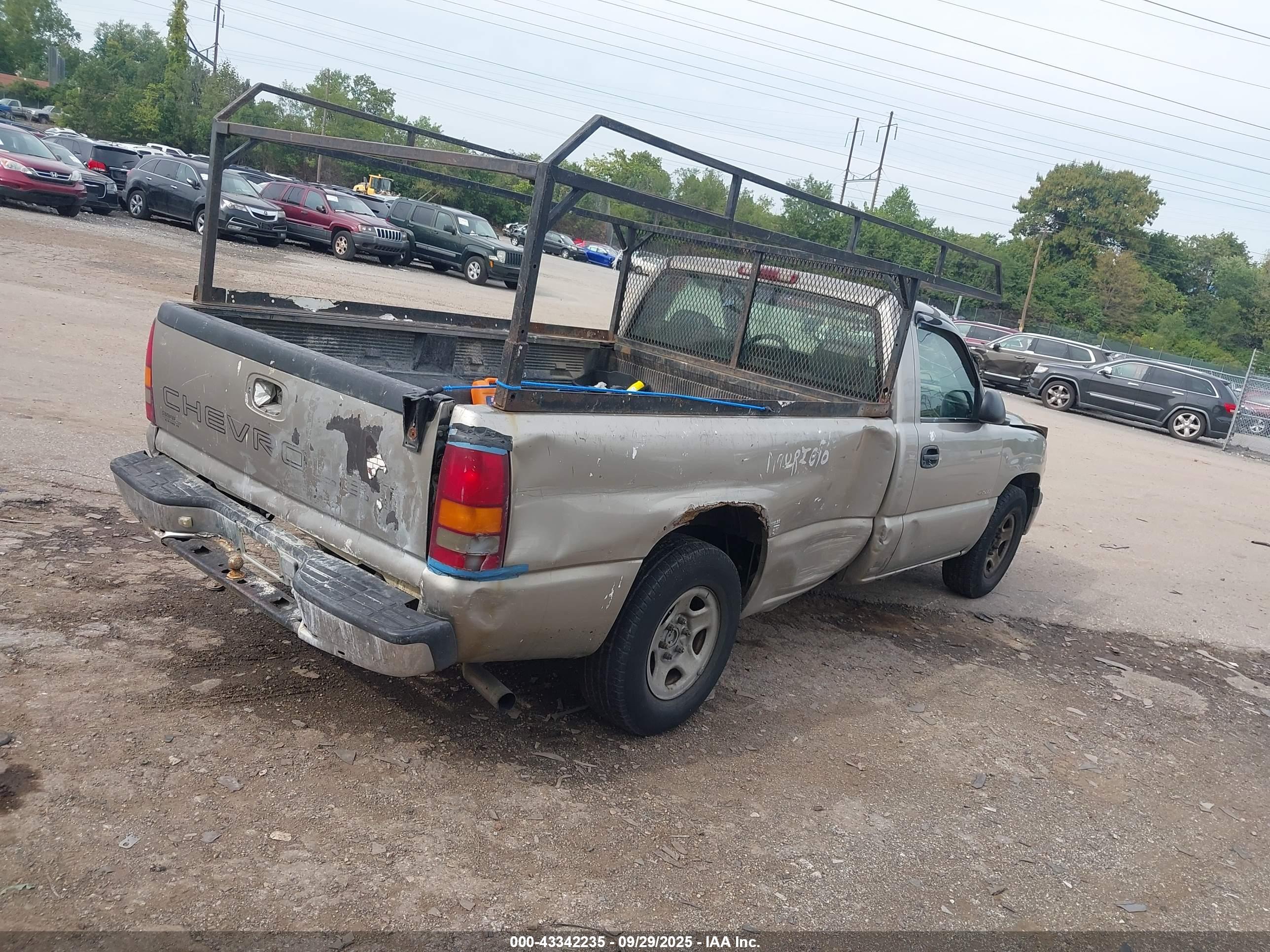 CHEVROLET SILVERADO image 4