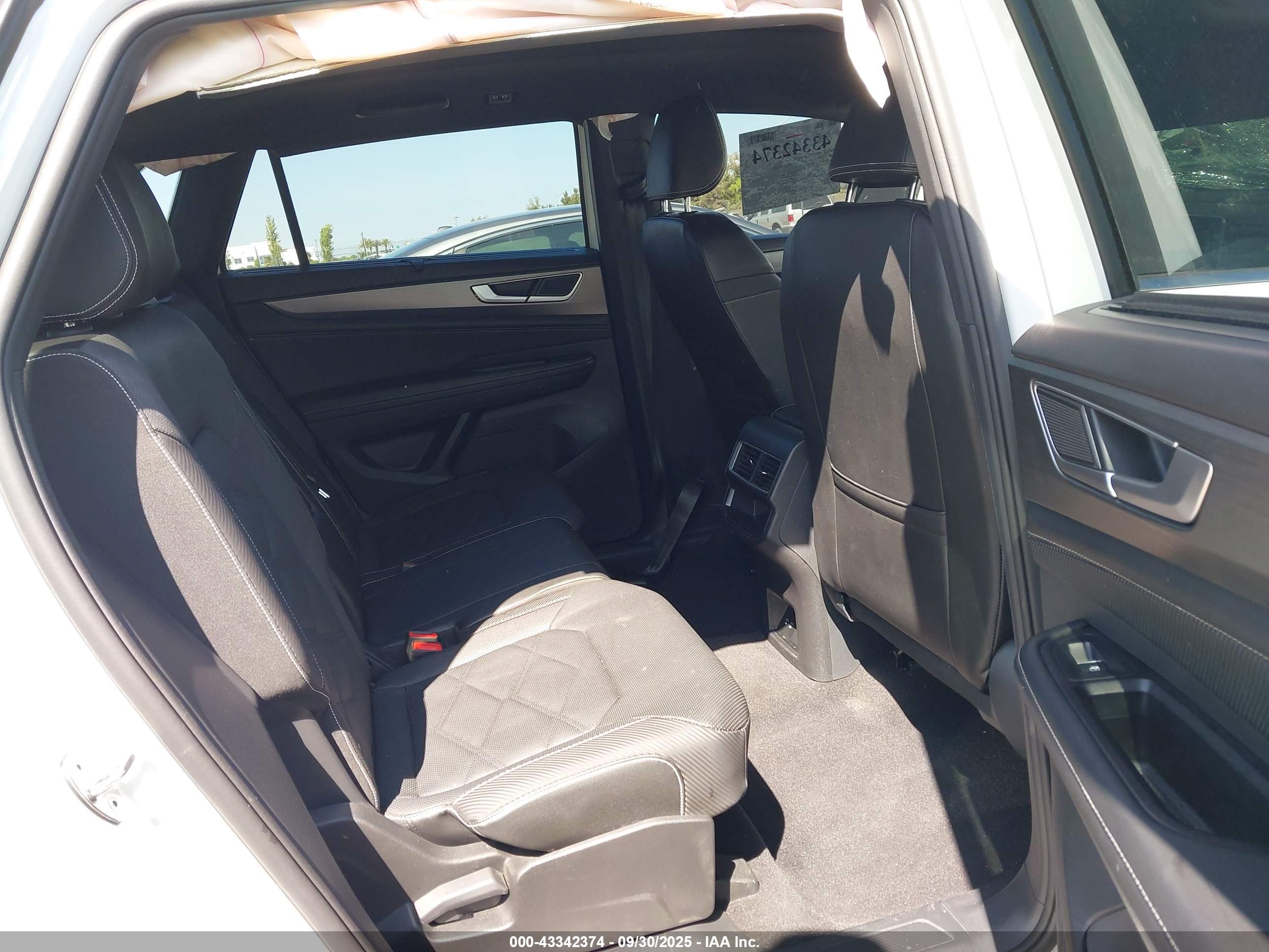 VOLKSWAGEN ATLAS image 8