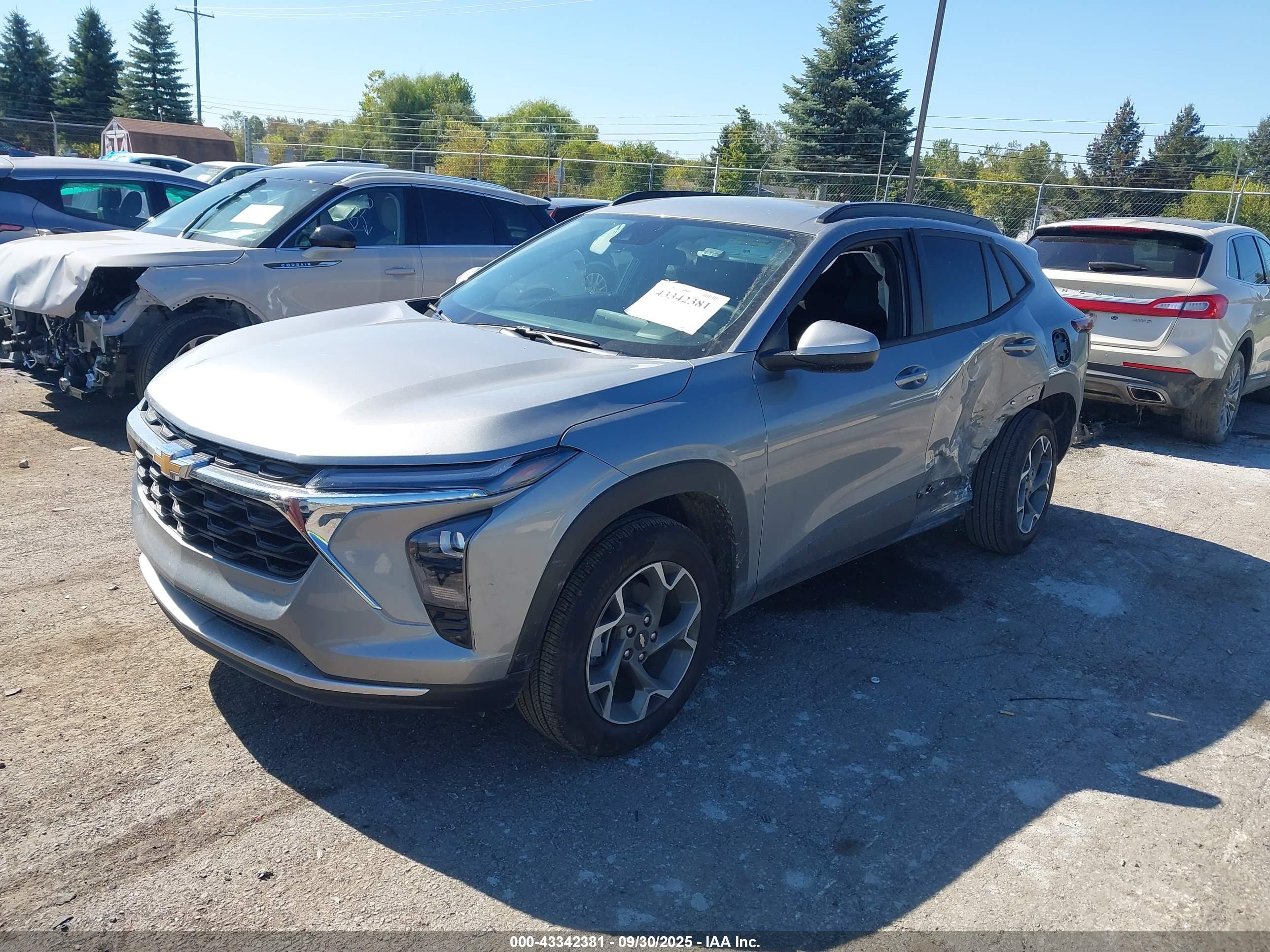 CHEVROLET TRAX image 2