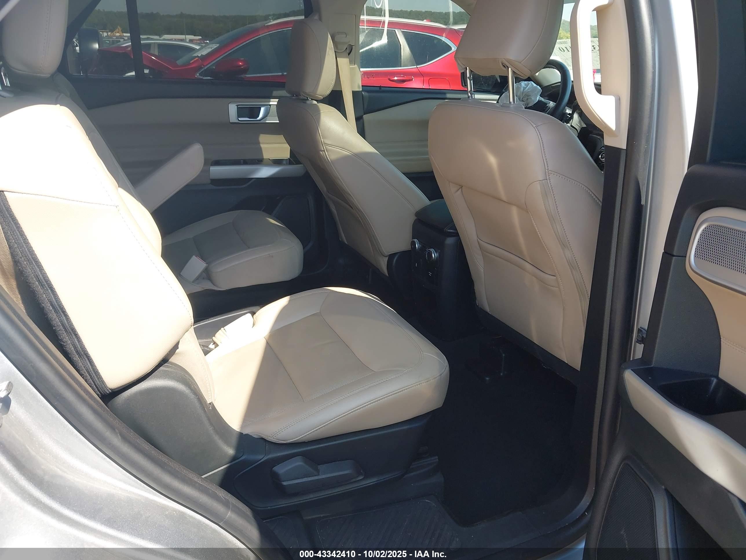 FORD EXPLORER image 8