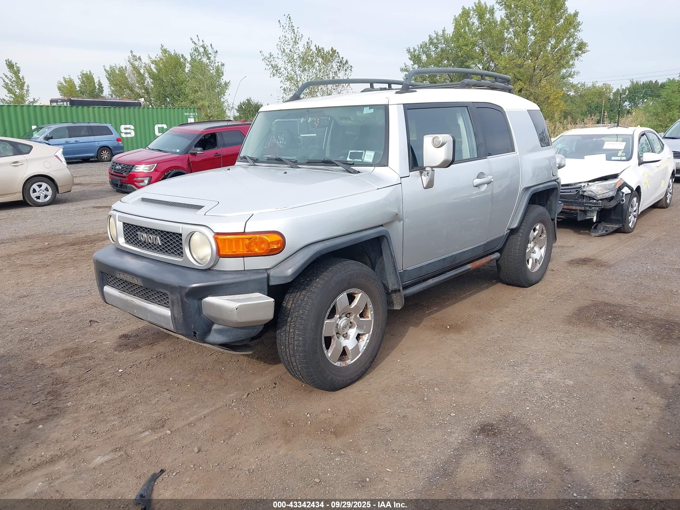 TOYOTA FJ image 2