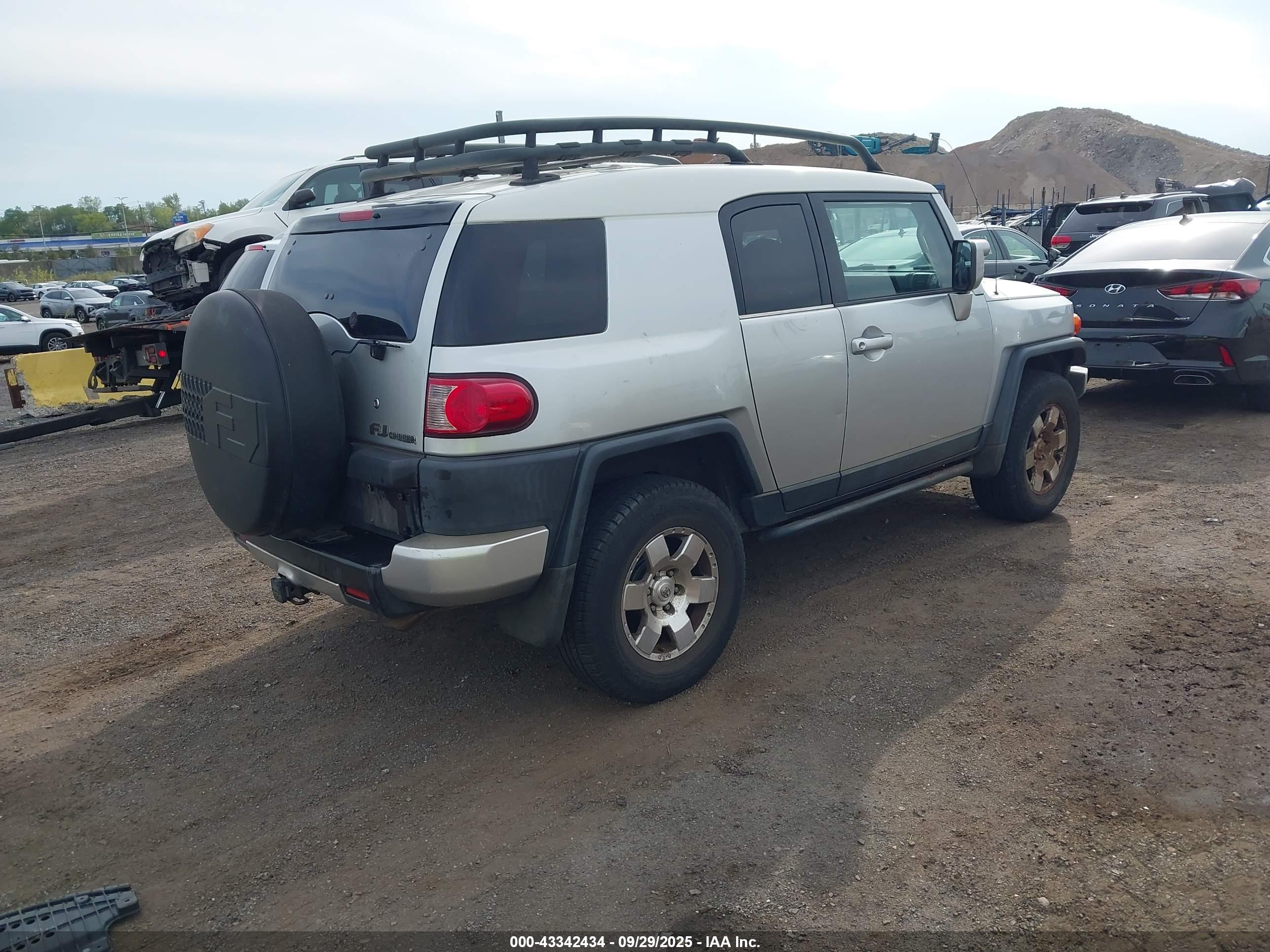 TOYOTA FJ image 4