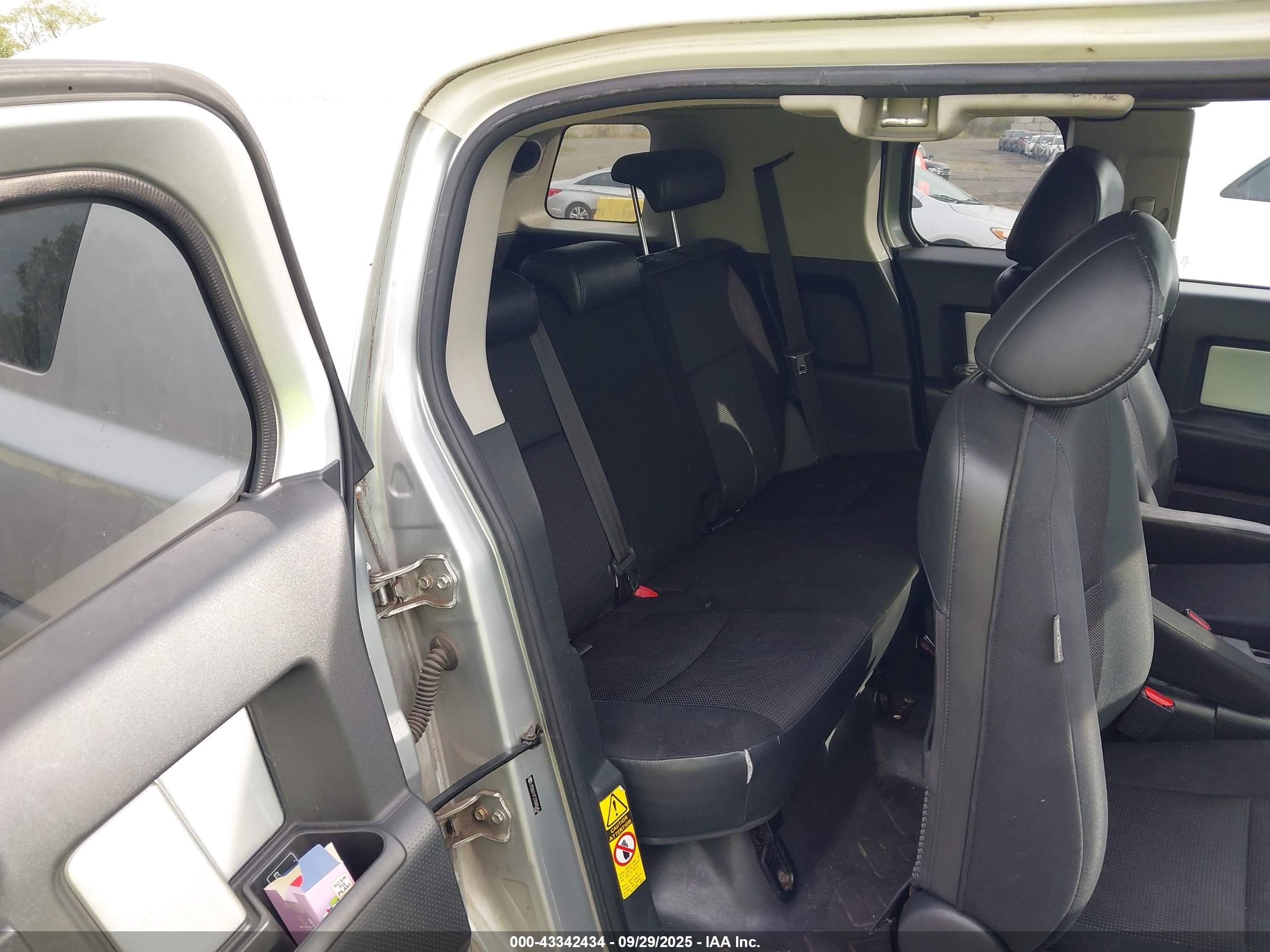 TOYOTA FJ image 8