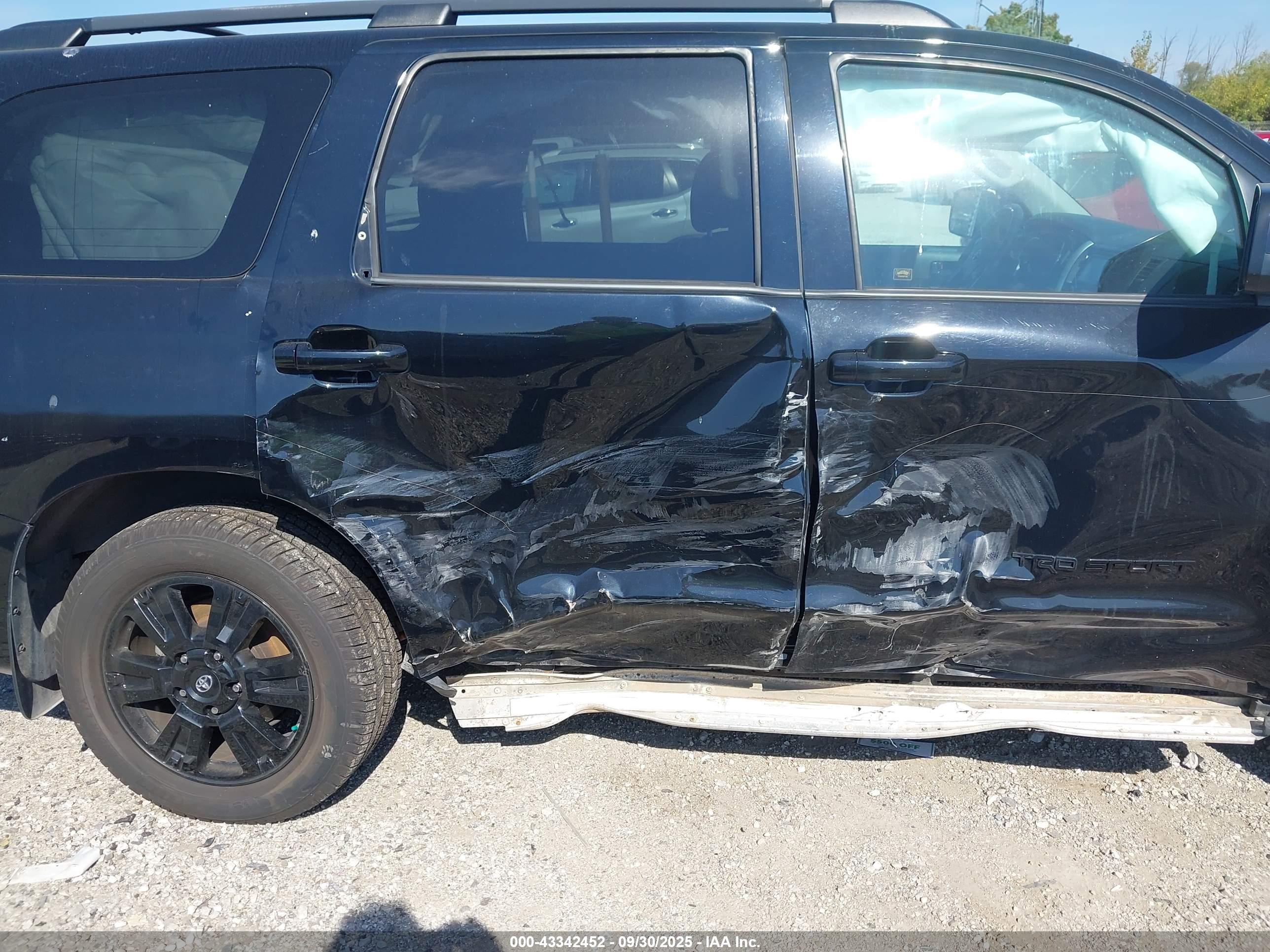 TOYOTA SEQUOIA image 6