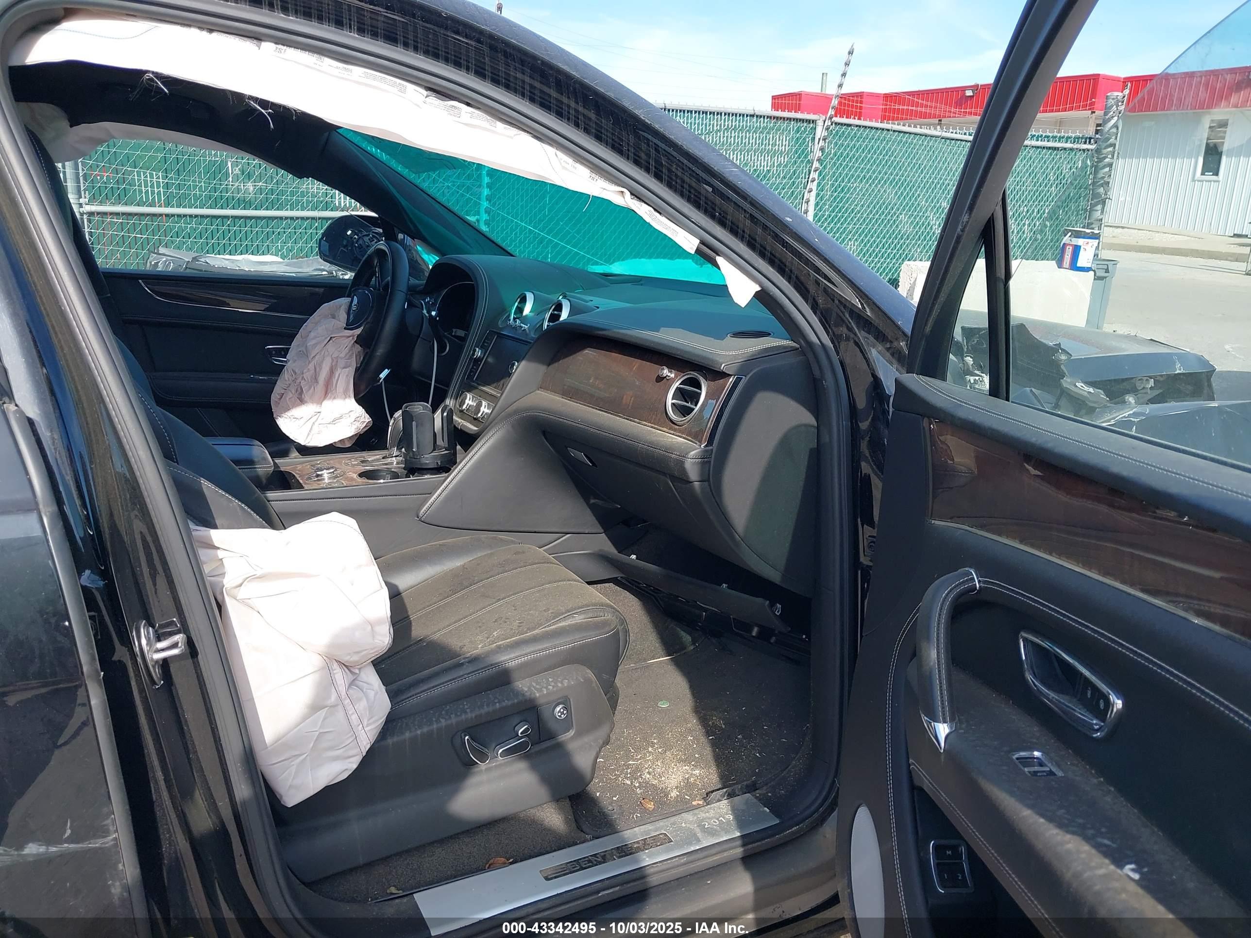 BENTLEY BENTAYGA image 5