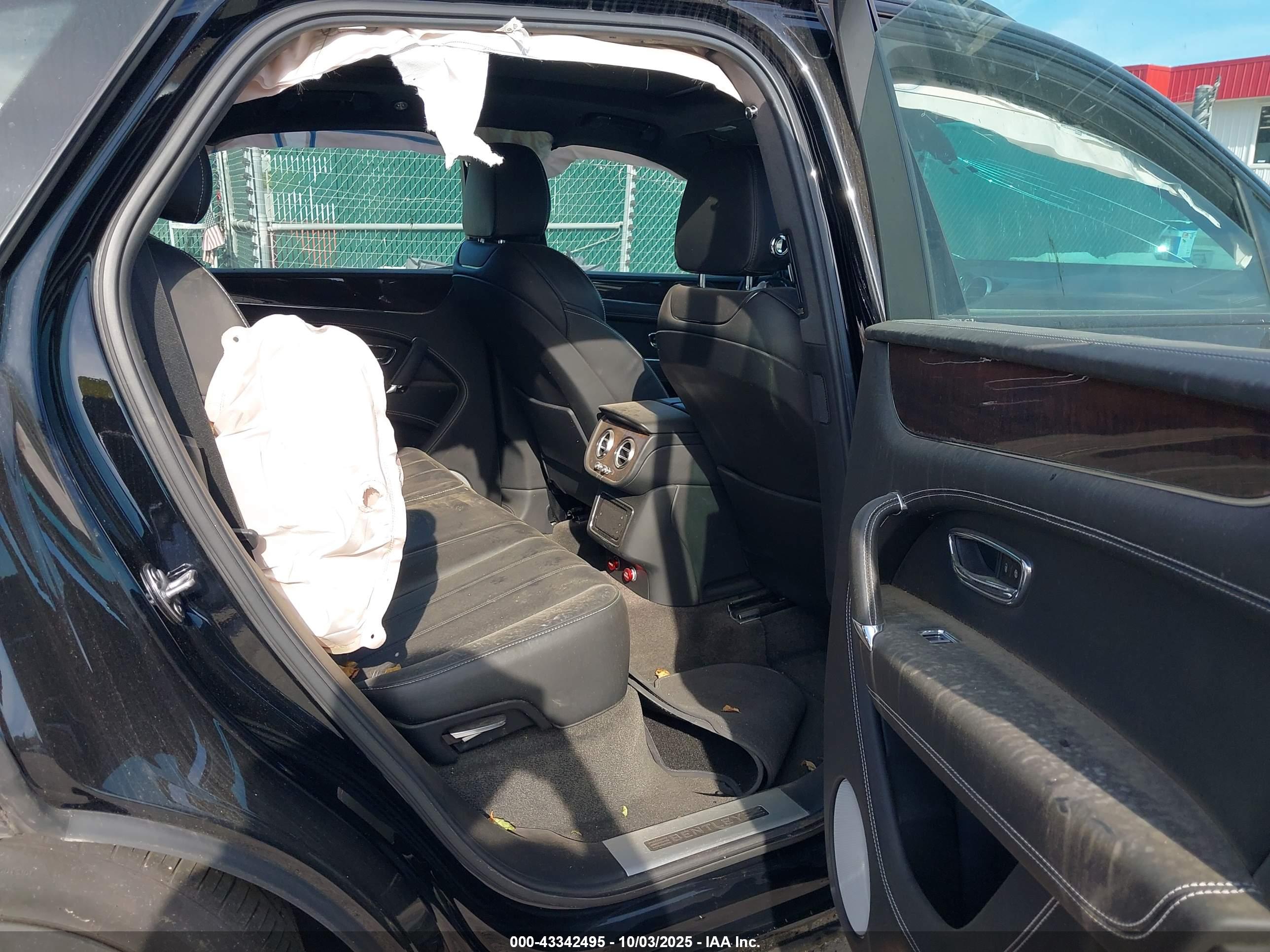 BENTLEY BENTAYGA image 8