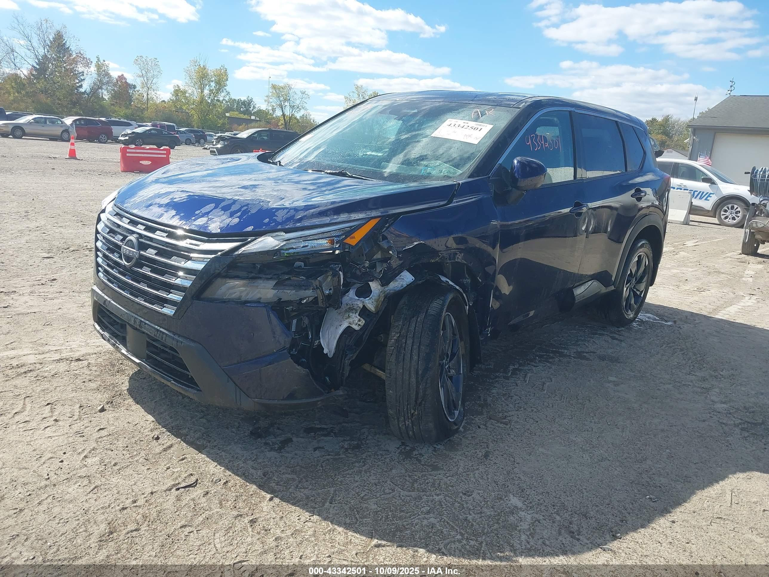 NISSAN ROGUE image 2