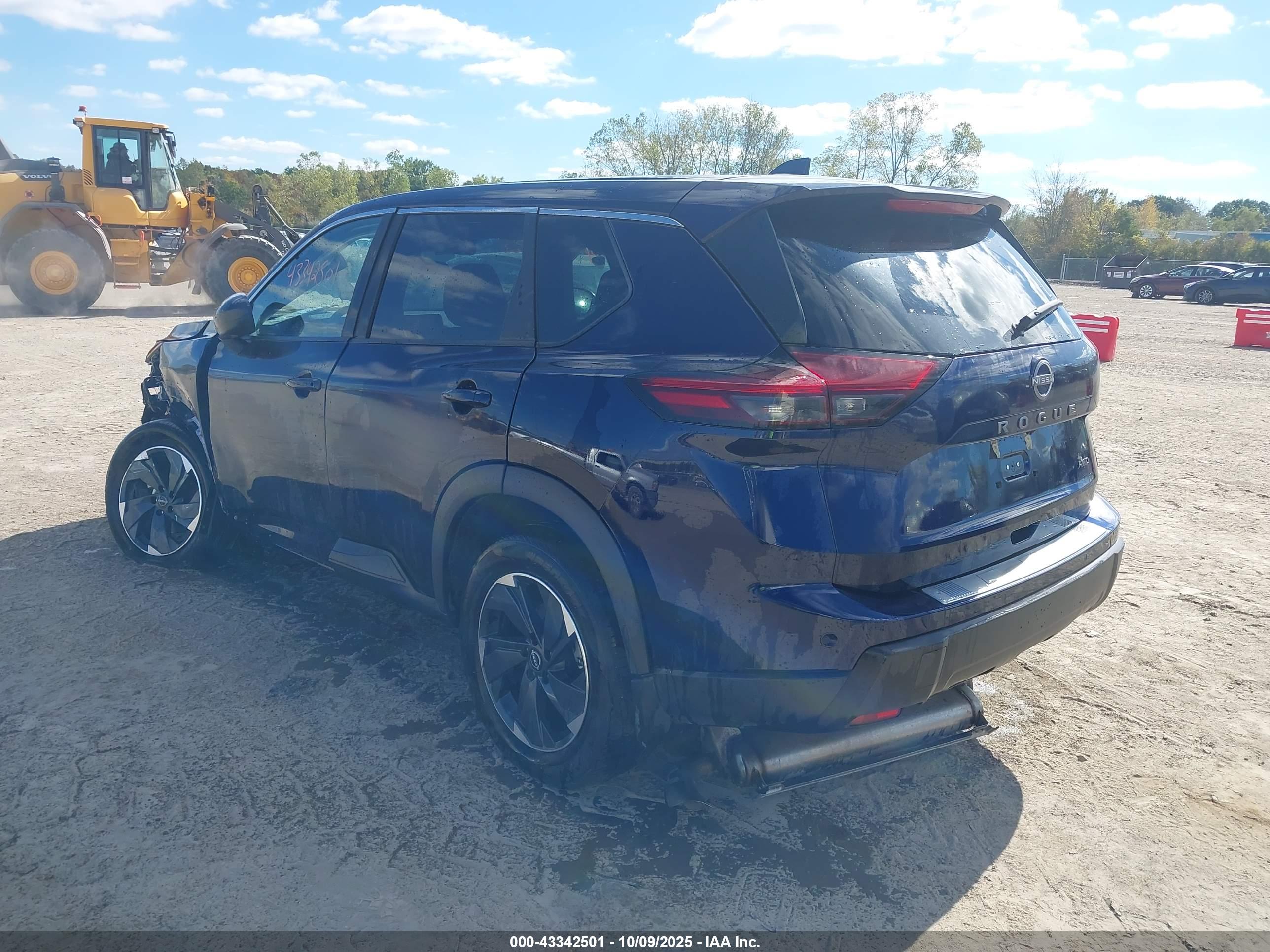 NISSAN ROGUE image 3
