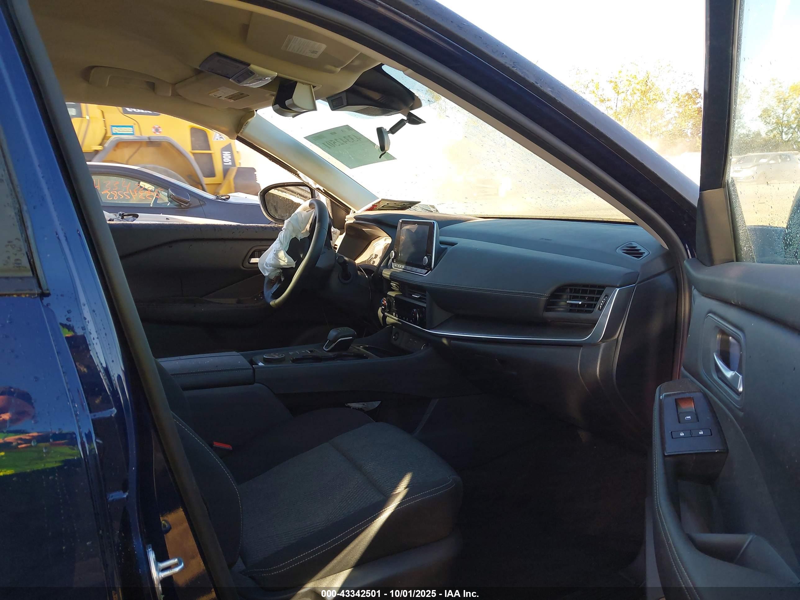 NISSAN ROGUE image 5