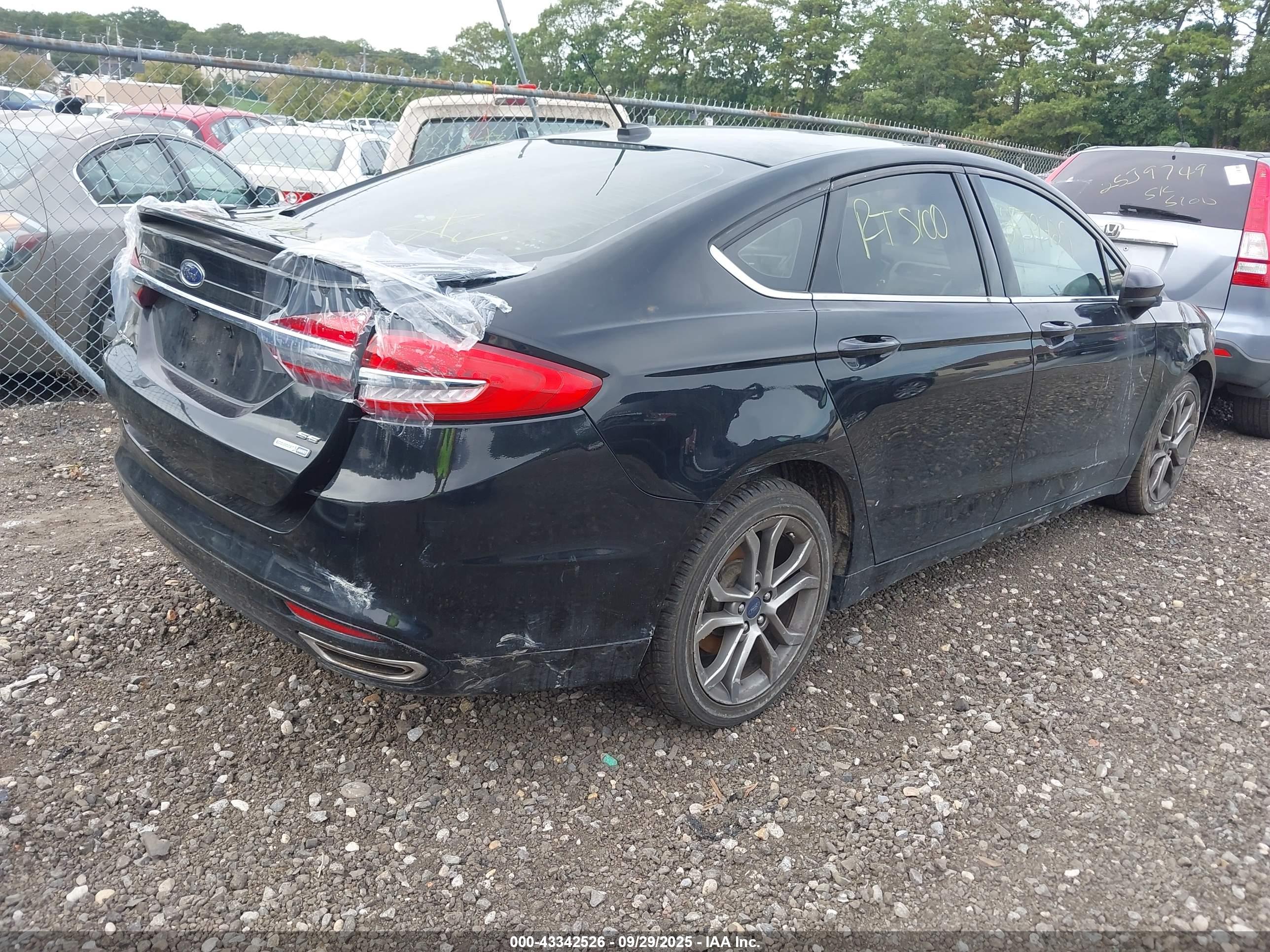FORD FUSION image 4