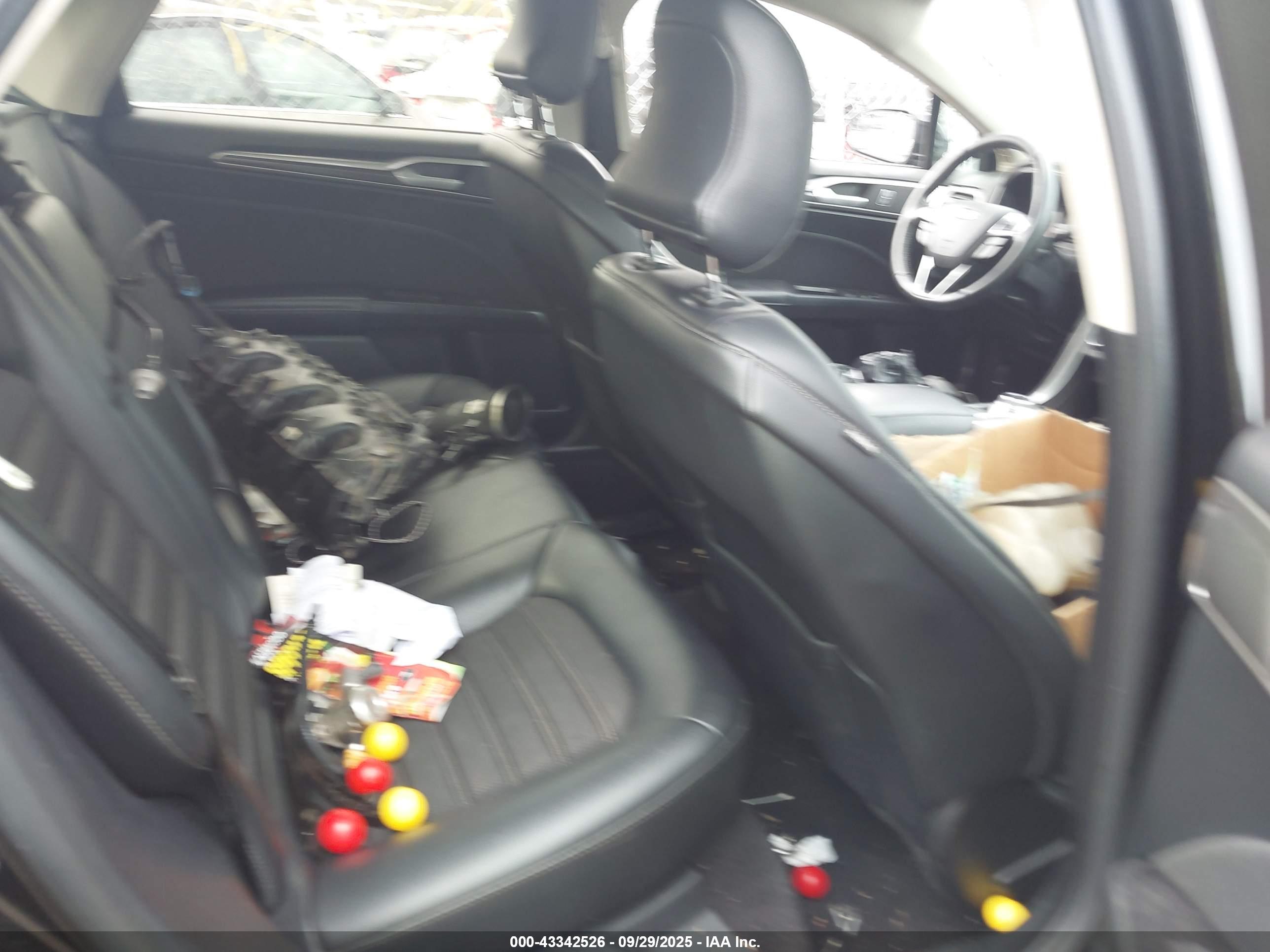 FORD FUSION image 8