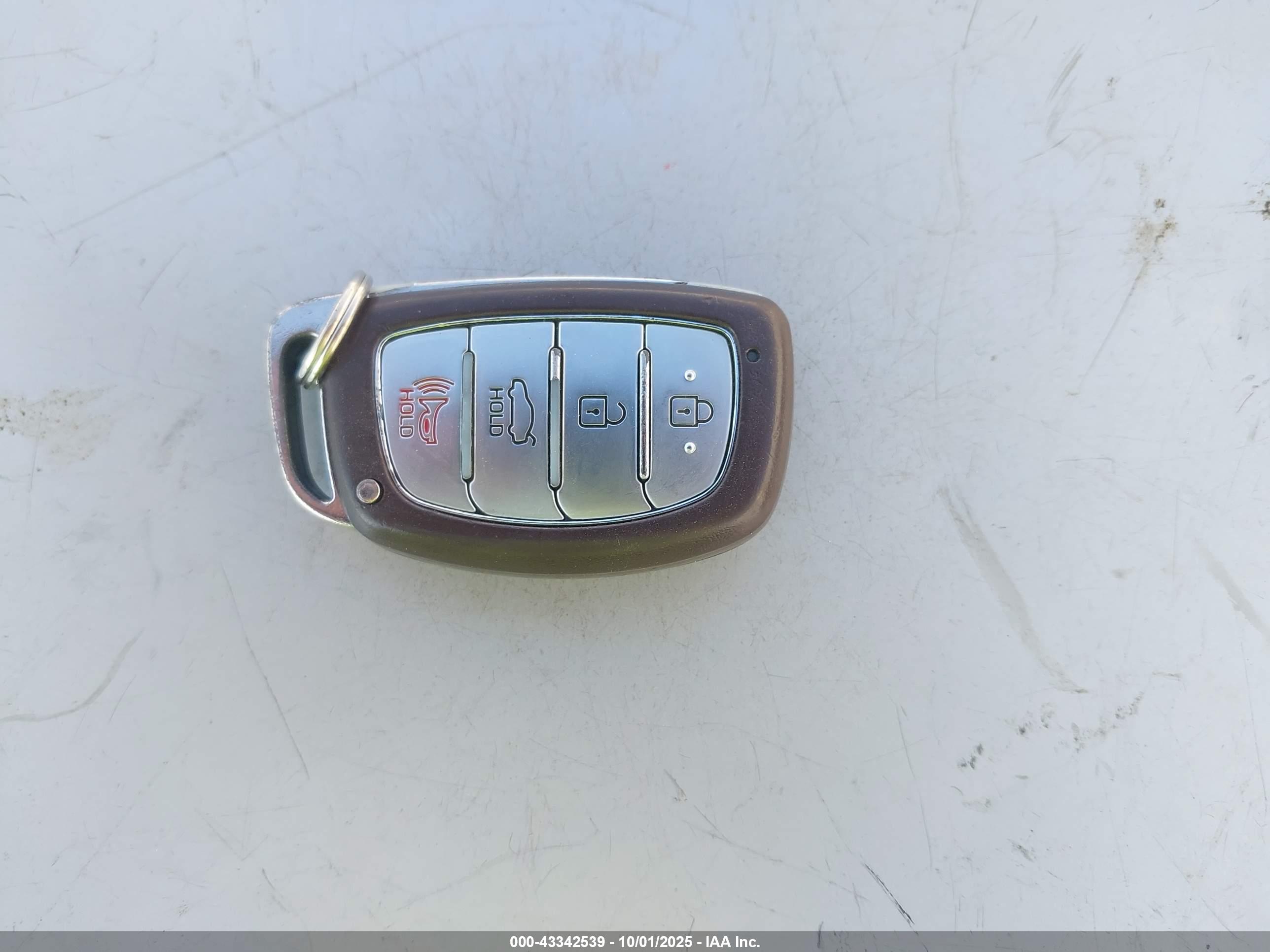HYUNDAI ELANTRA image 11