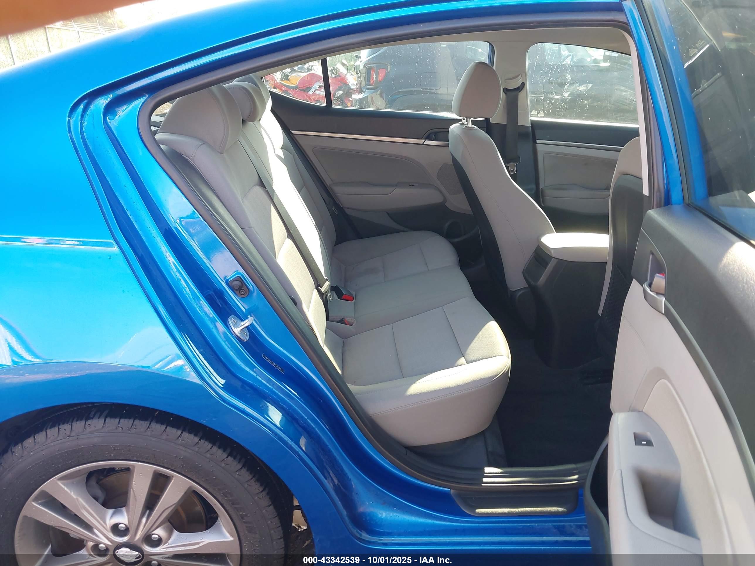 HYUNDAI ELANTRA image 8