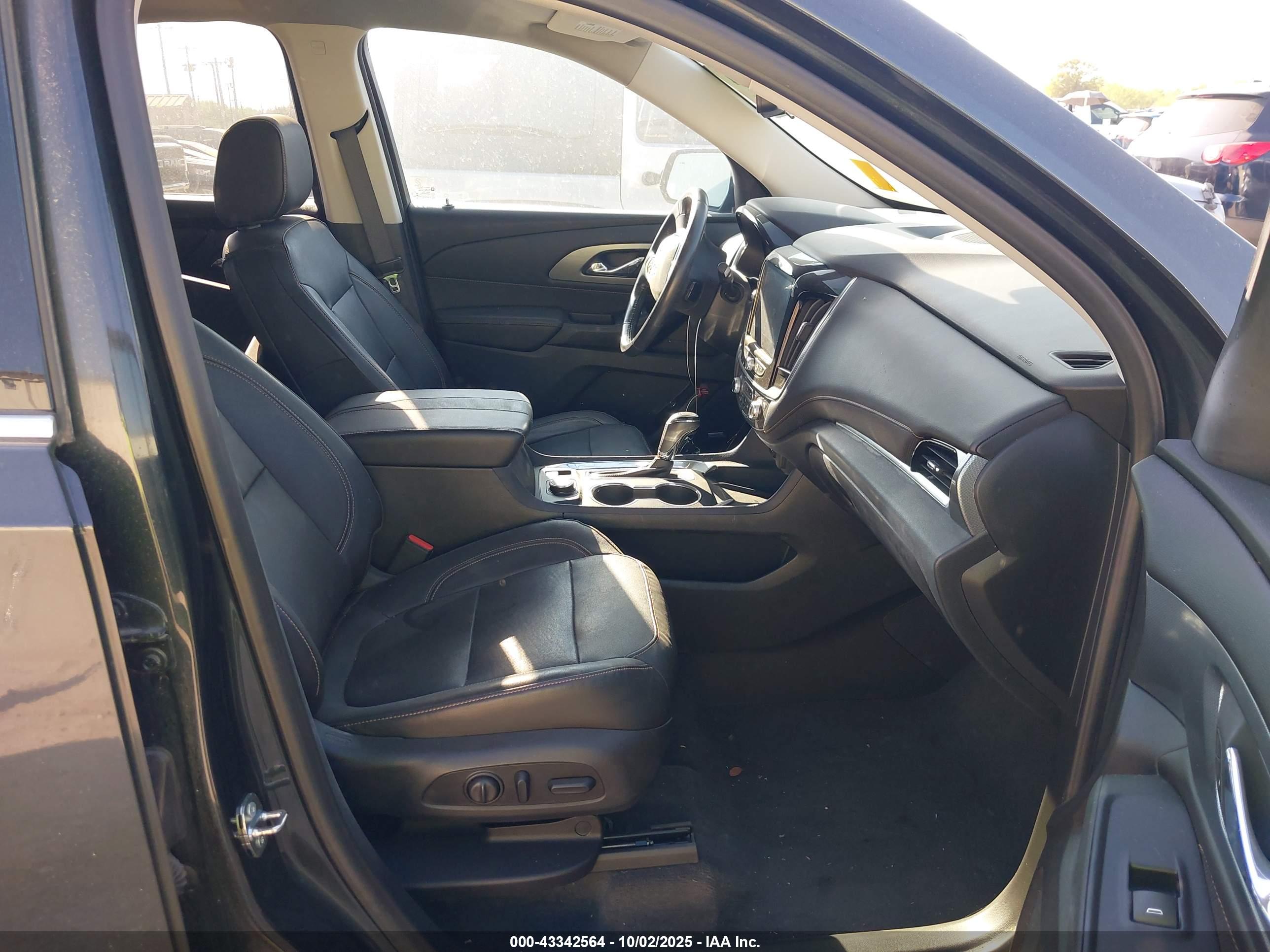 CHEVROLET TRAVERSE image 5