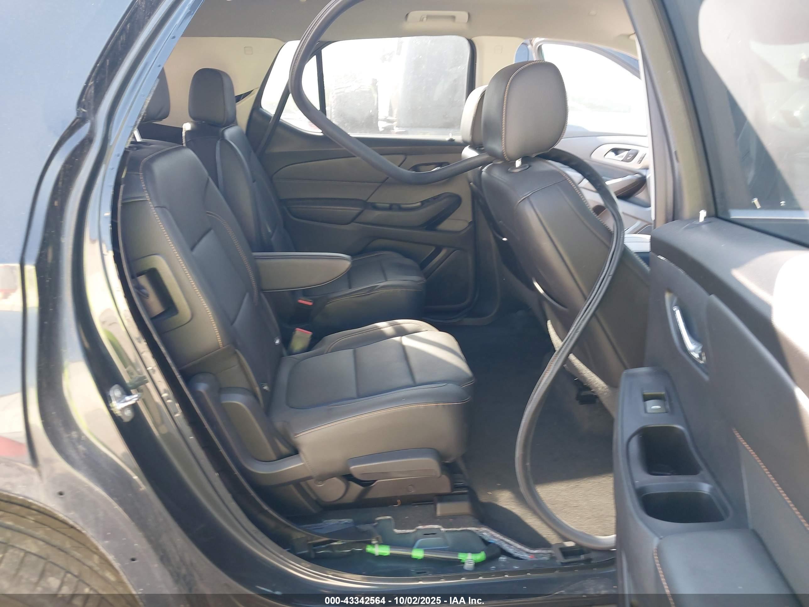 CHEVROLET TRAVERSE image 8