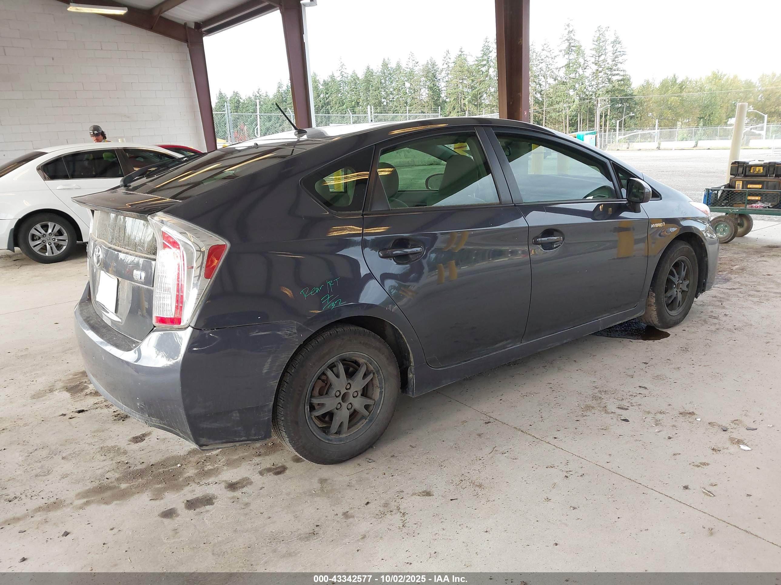 TOYOTA PRIUS image 4